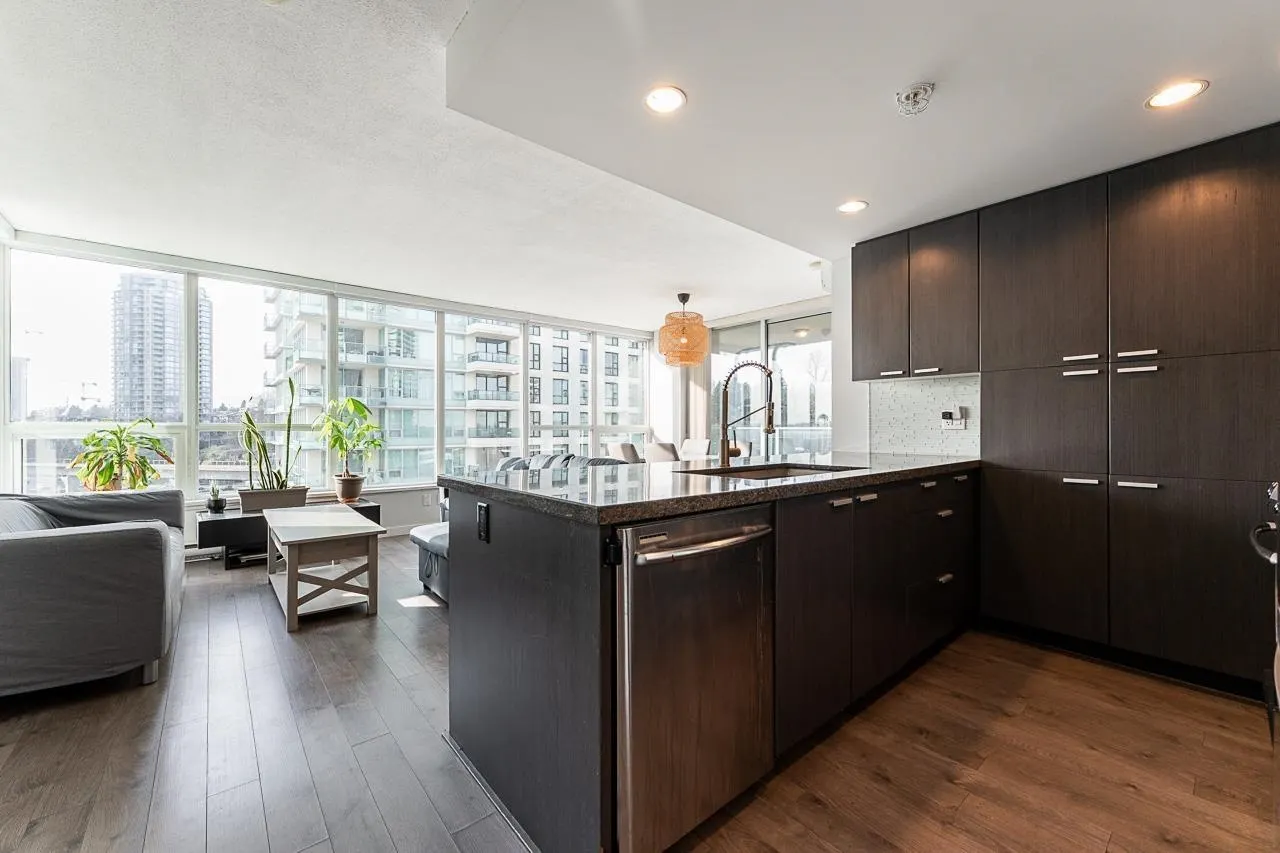 2232 Douglas Road #905