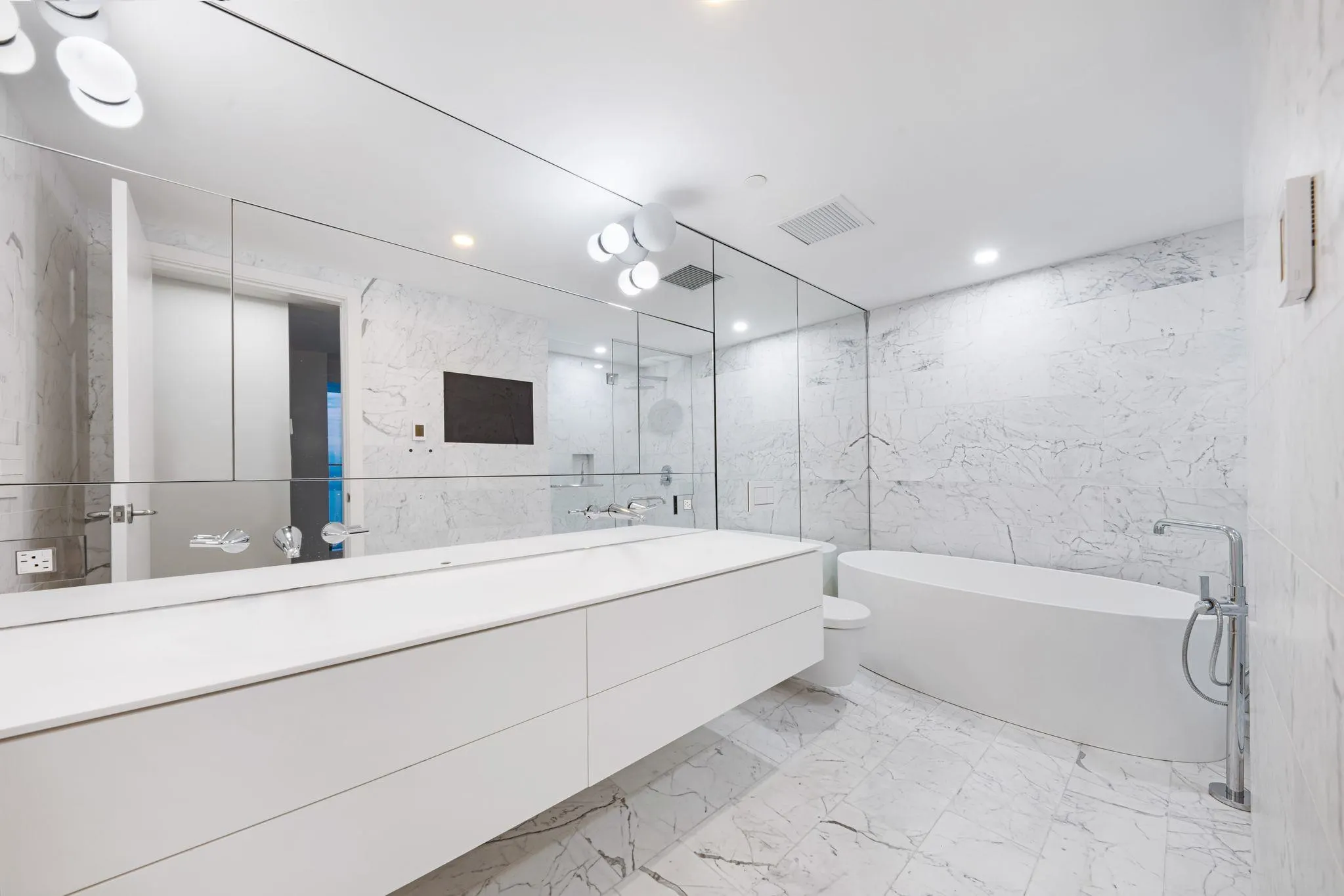 1480 Howe Street #5702