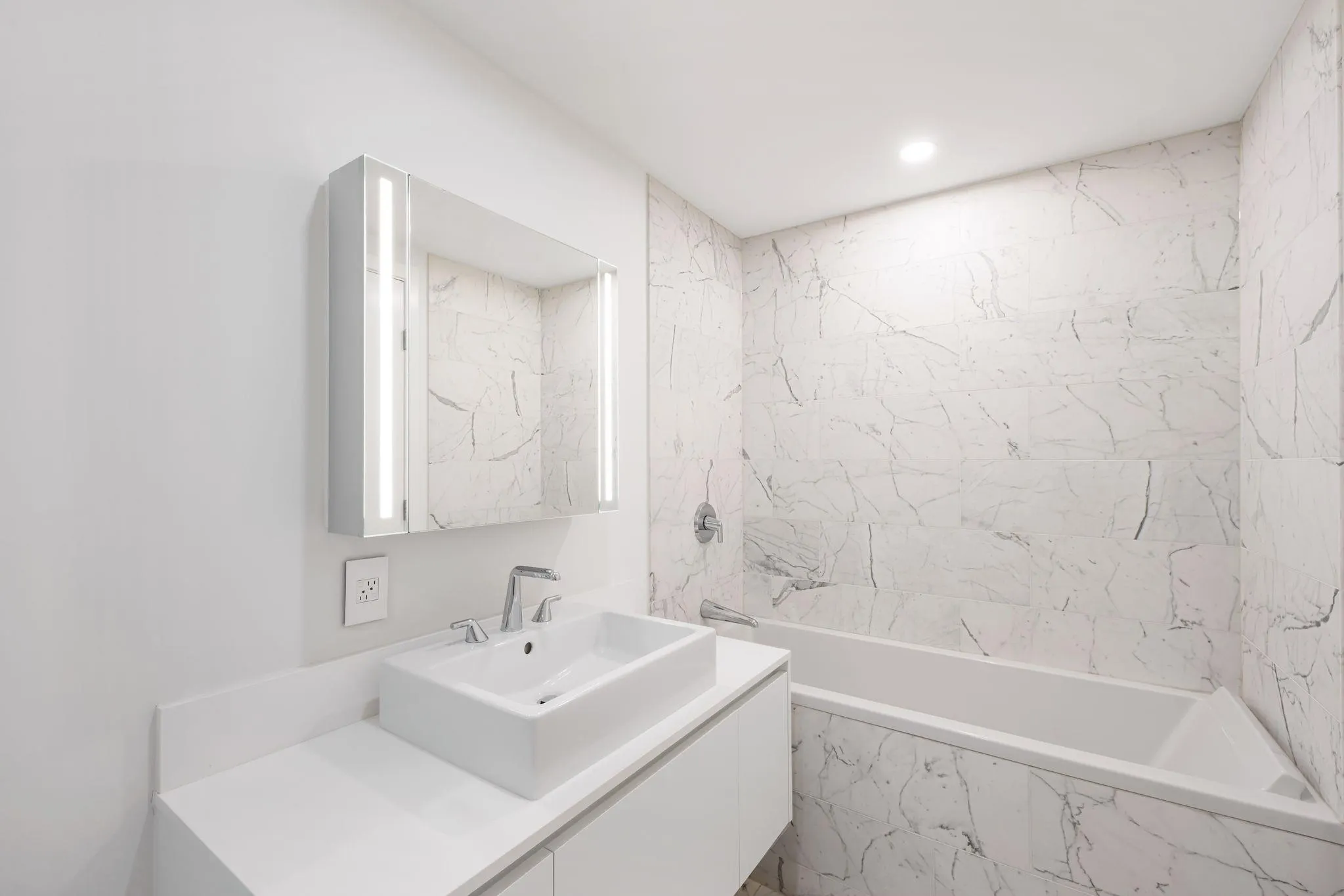1480 Howe Street #5702