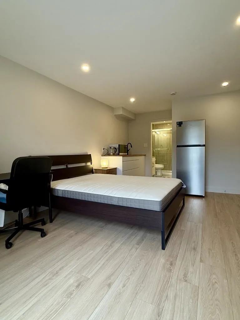 6252 Kitchener Street #studio