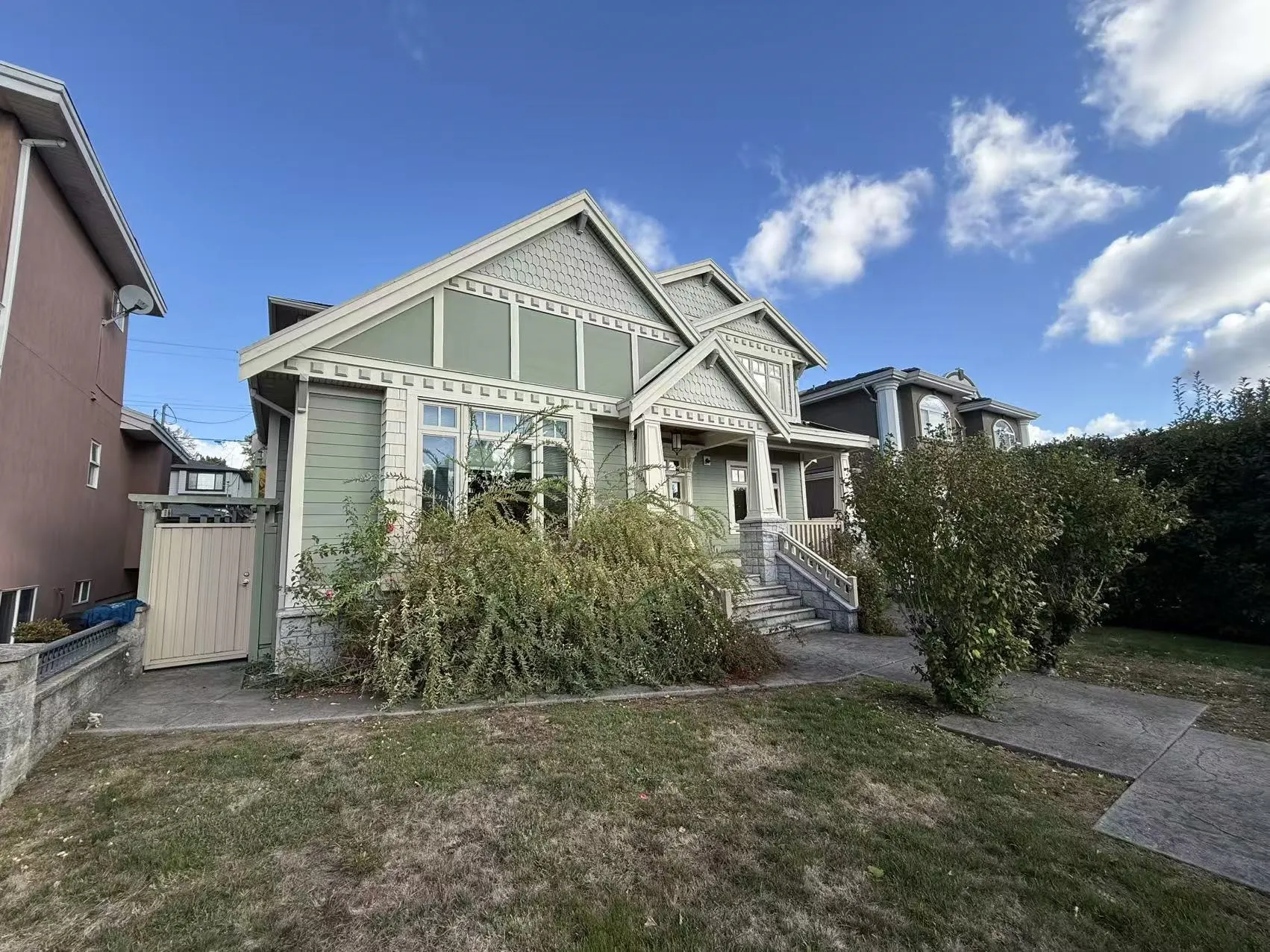 4387 4387 William Street