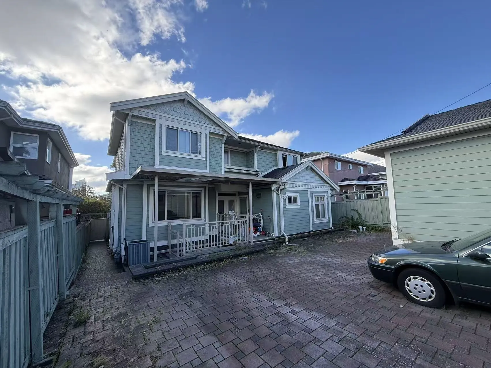 4387 4387 William Street