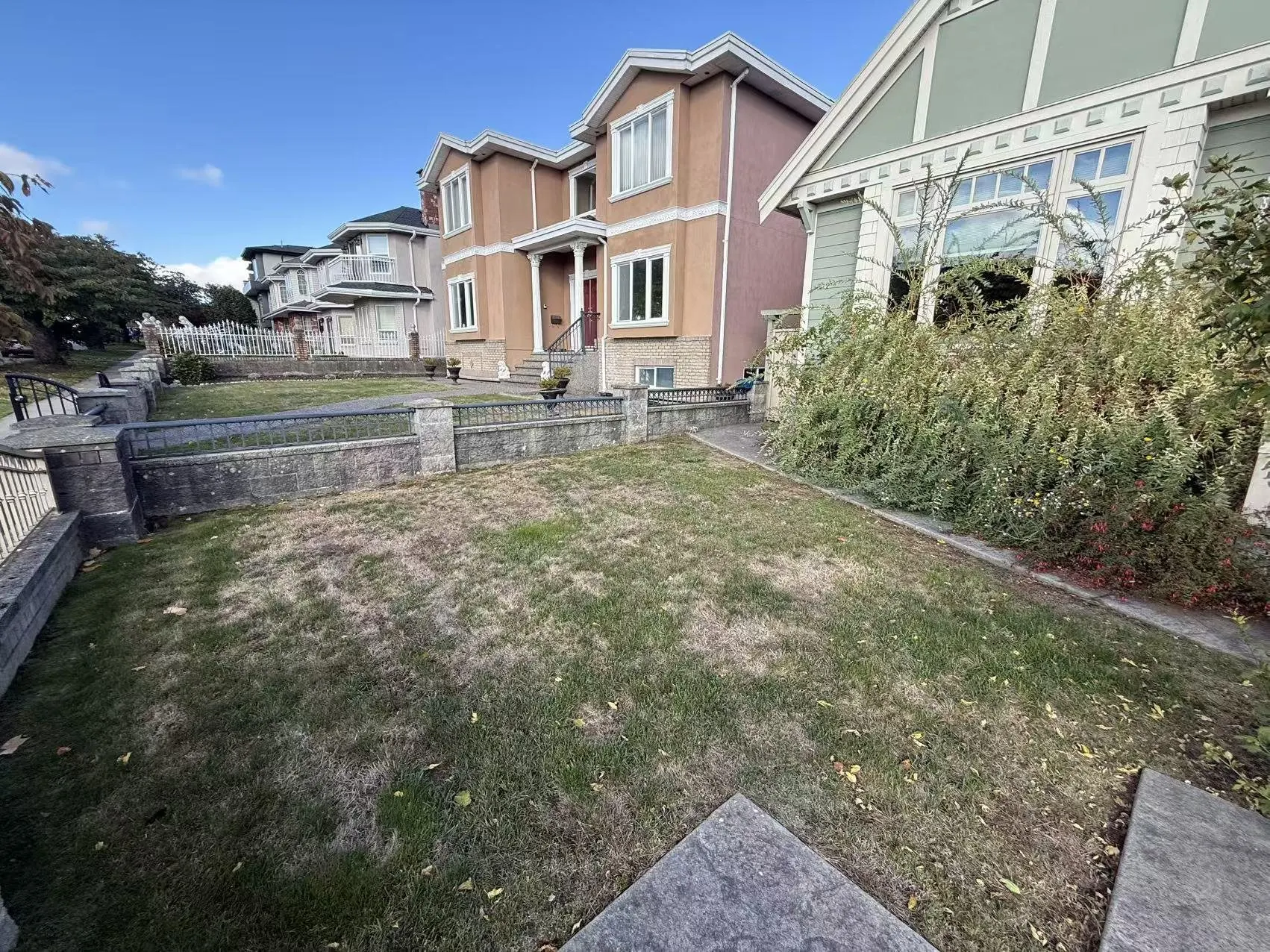 4387 4387 William Street