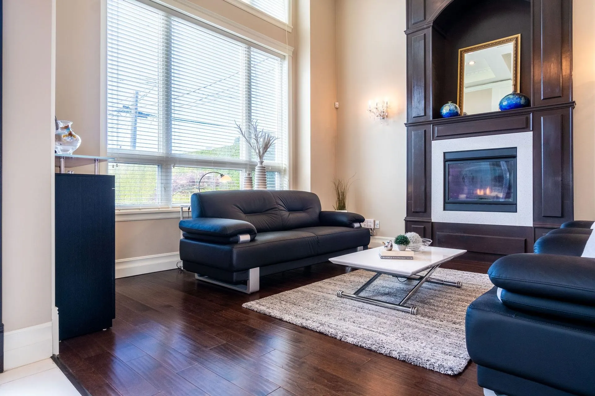 9028 Pinewell Crescent