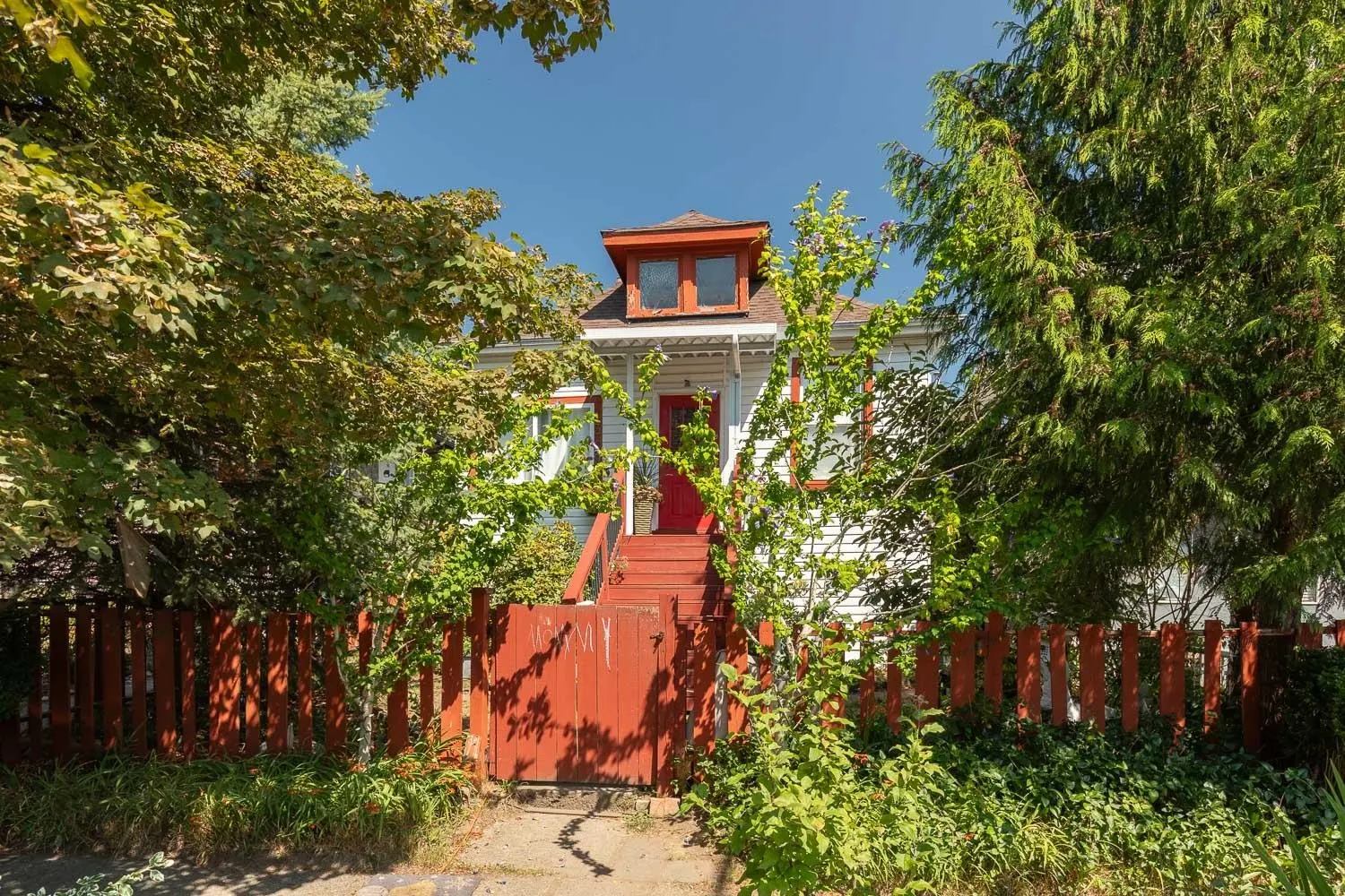 309 E Woodstock Avenue