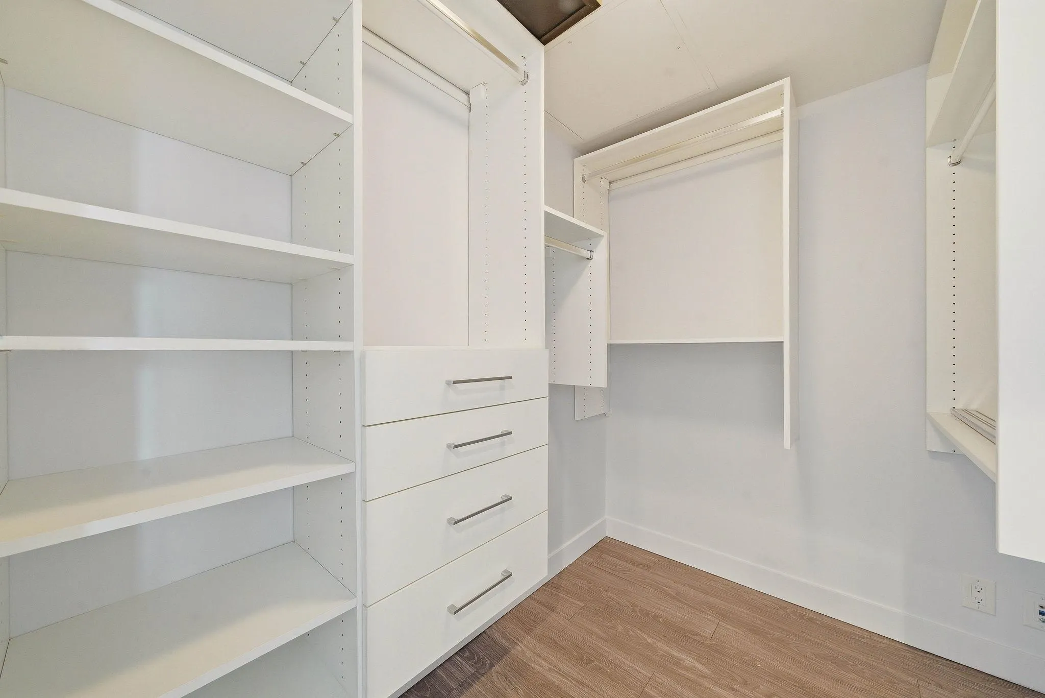1283 Howe Street #3605