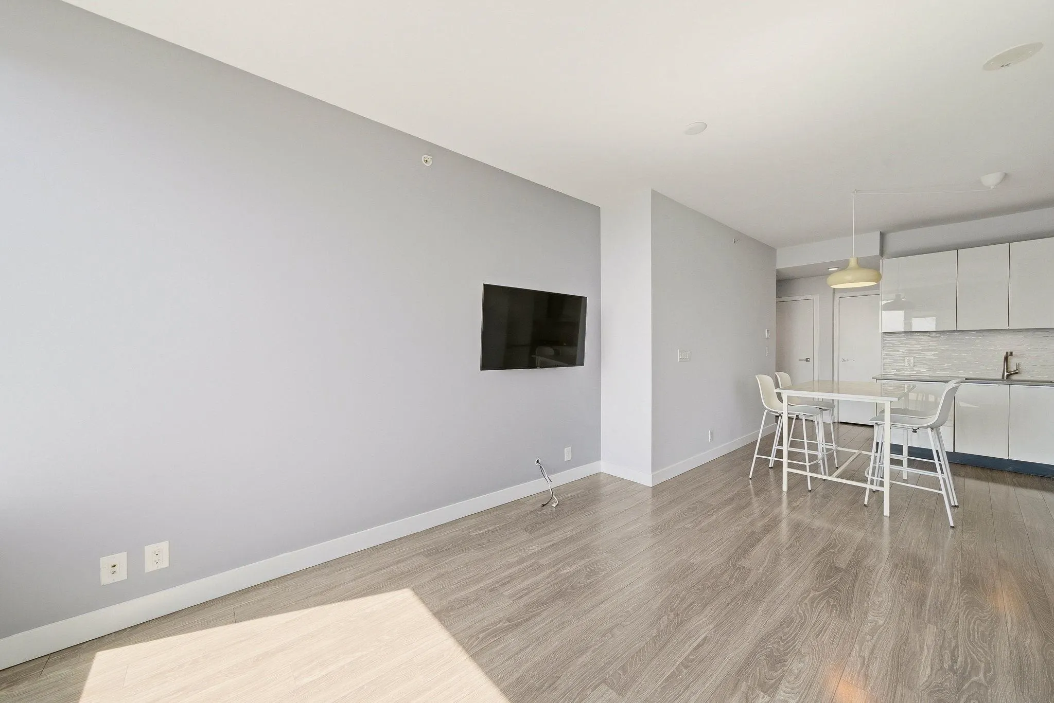1283 Howe Street #3605