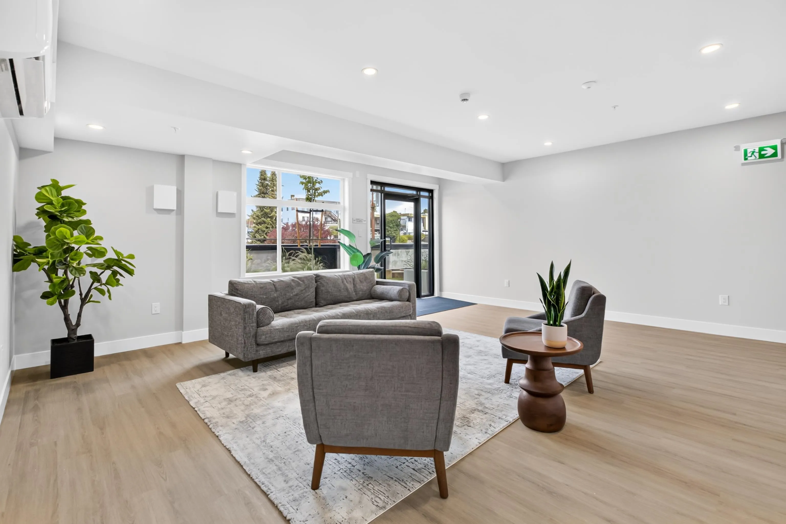 22348 North Avenue Avenue #318