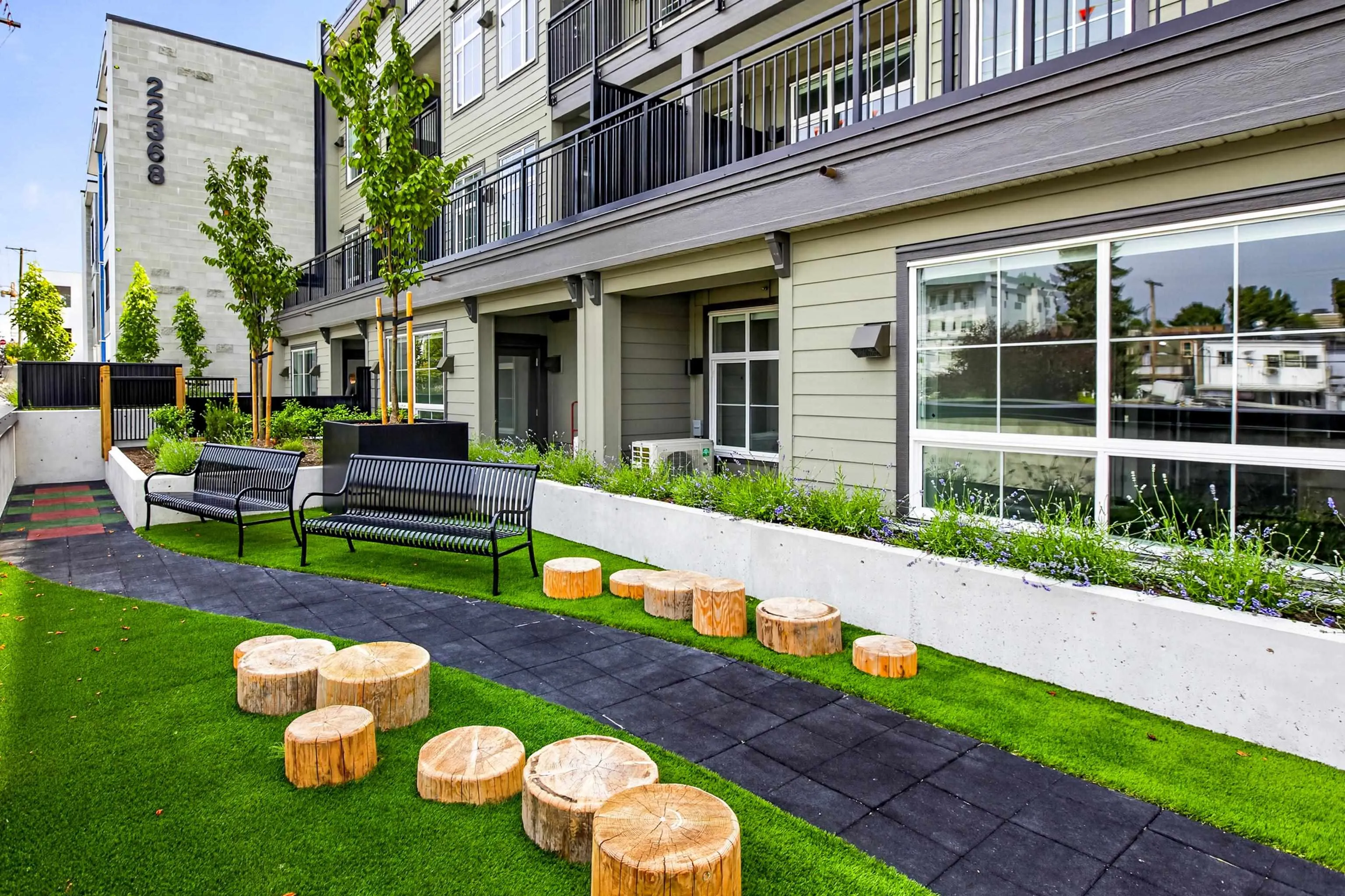 22348 North Avenue Avenue #318