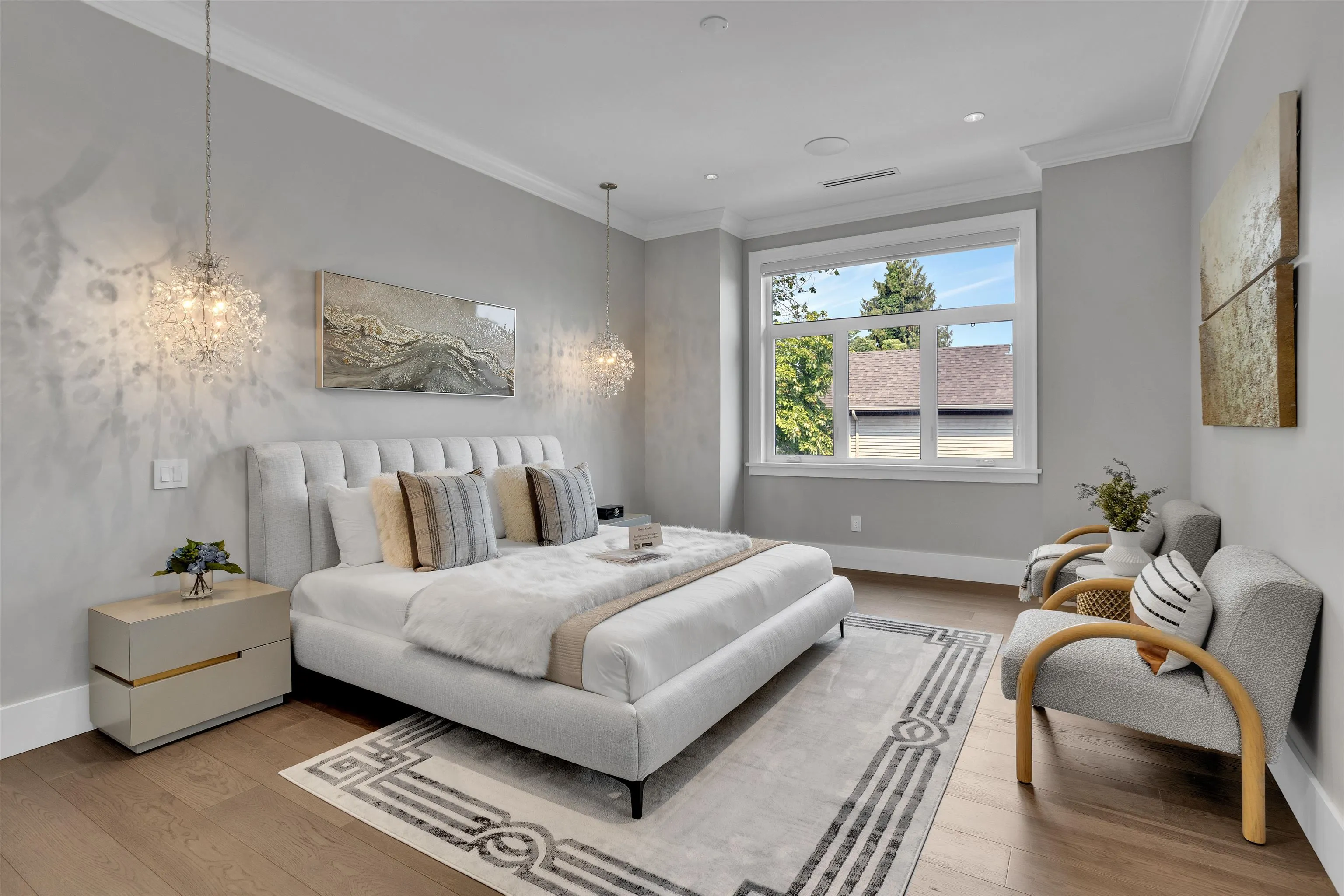 7691 Sunnymede Crescent