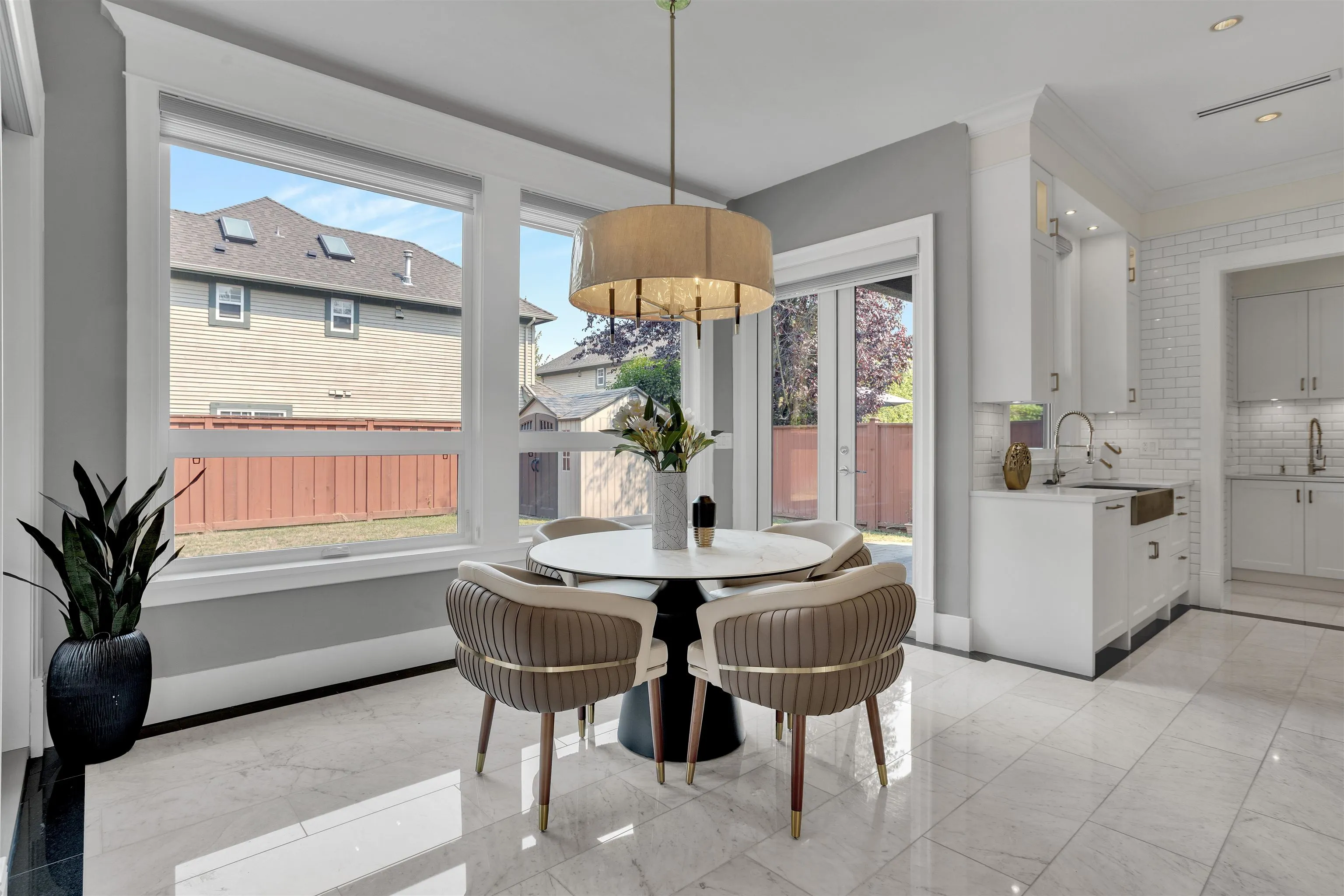 7691 Sunnymede Crescent