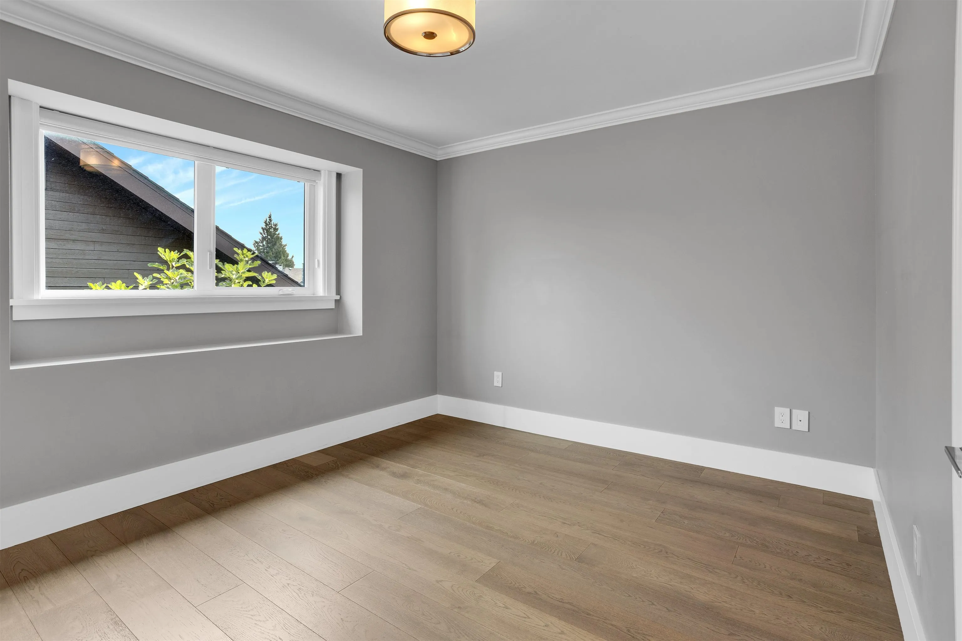 7691 Sunnymede Crescent