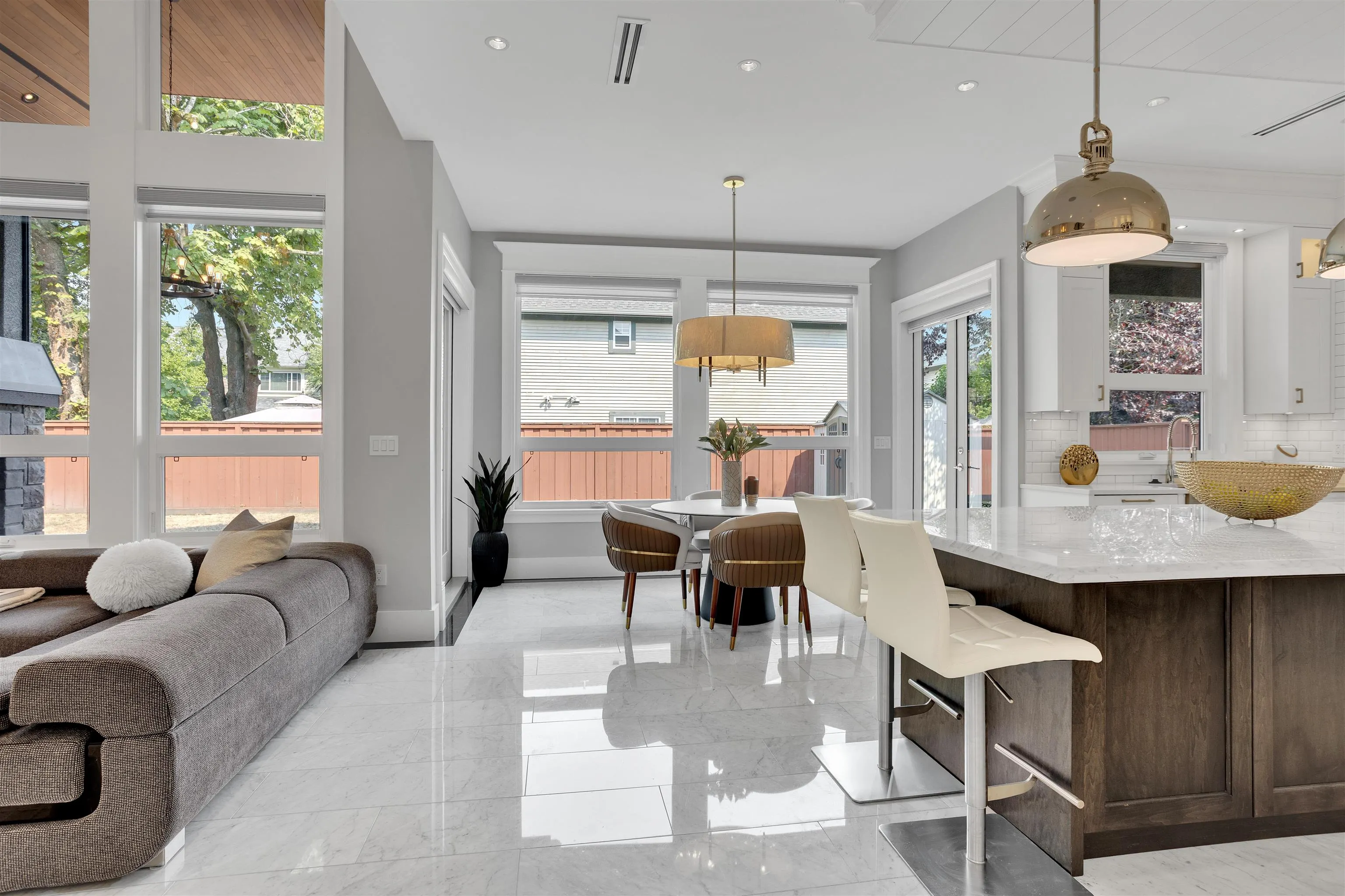 7691 Sunnymede Crescent