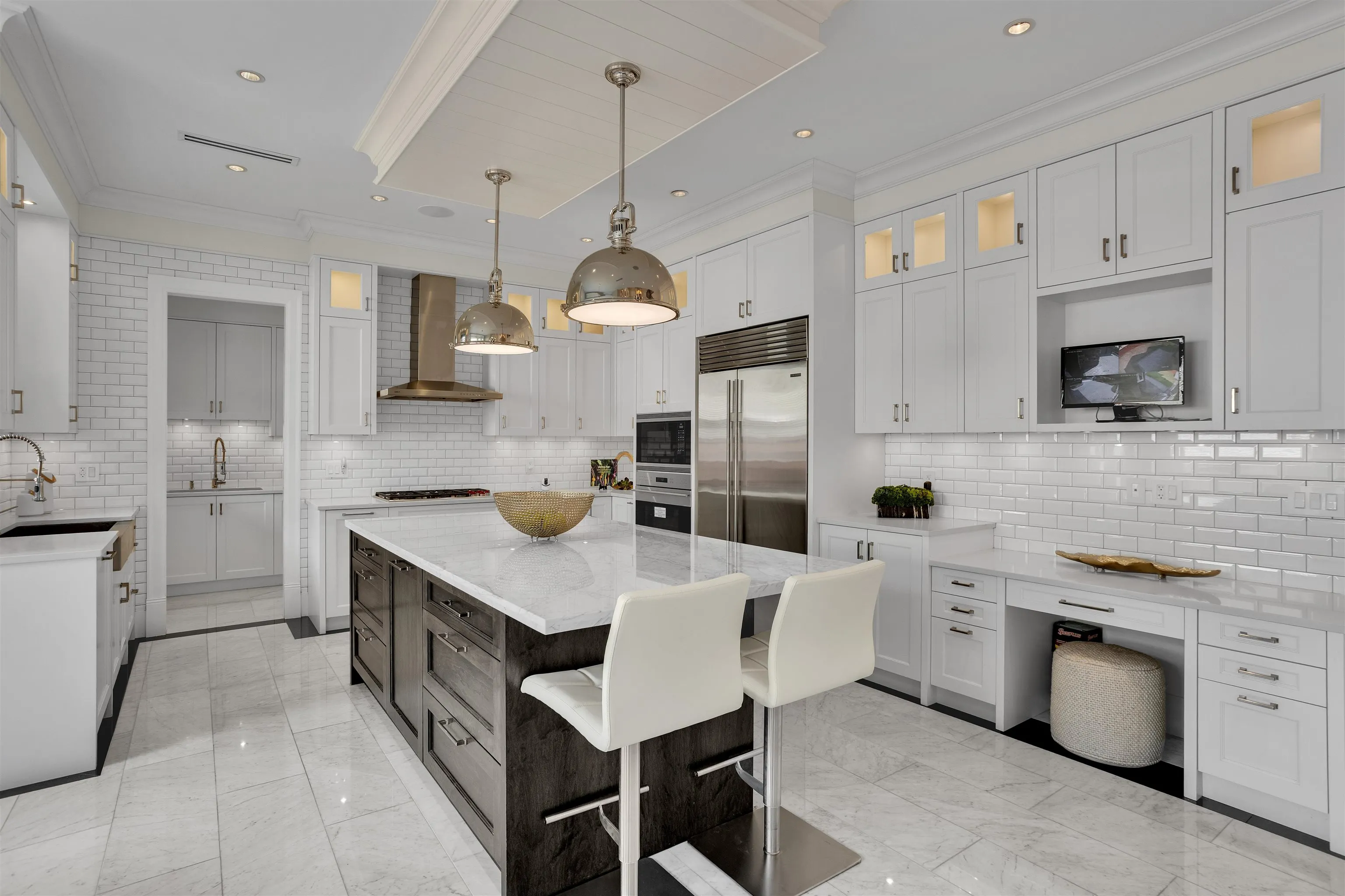 7691 Sunnymede Crescent