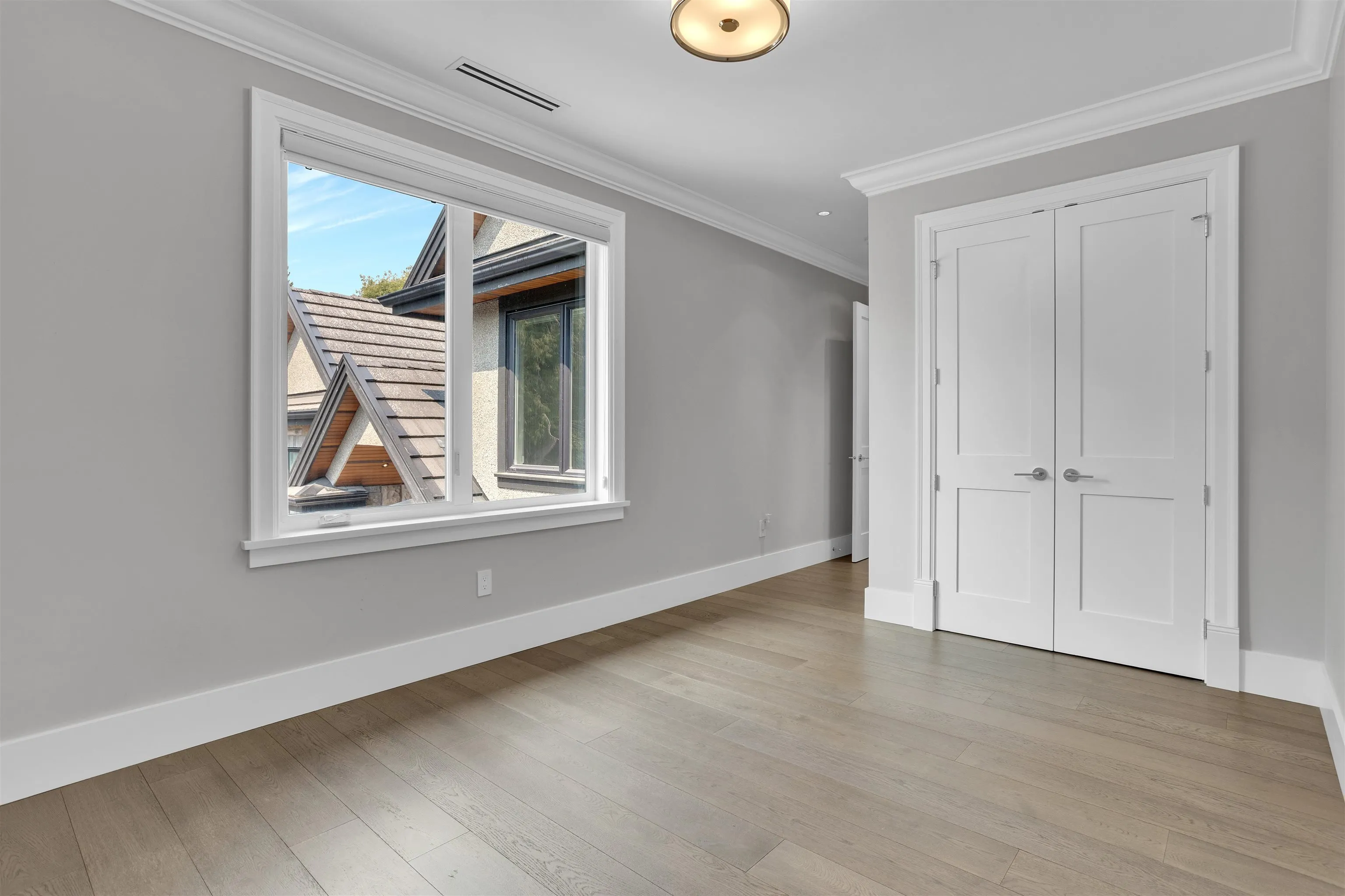 7691 Sunnymede Crescent