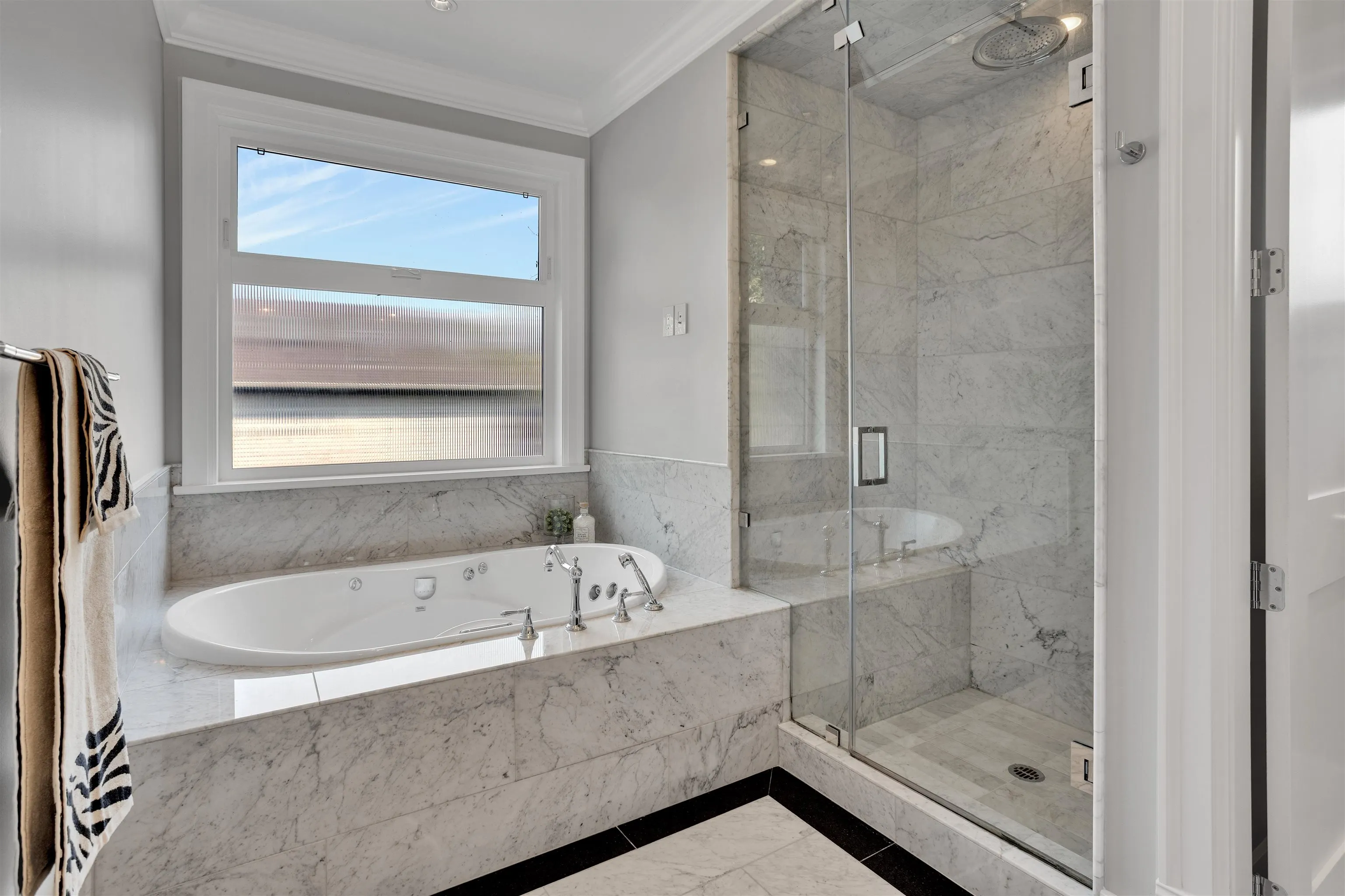 7691 Sunnymede Crescent