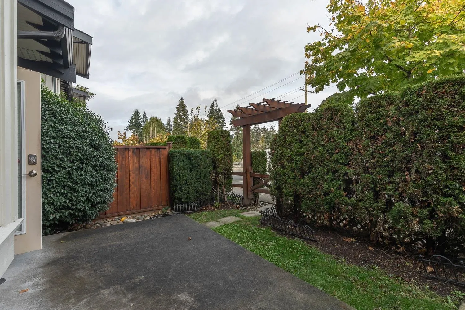 23986 104 Avenue #11