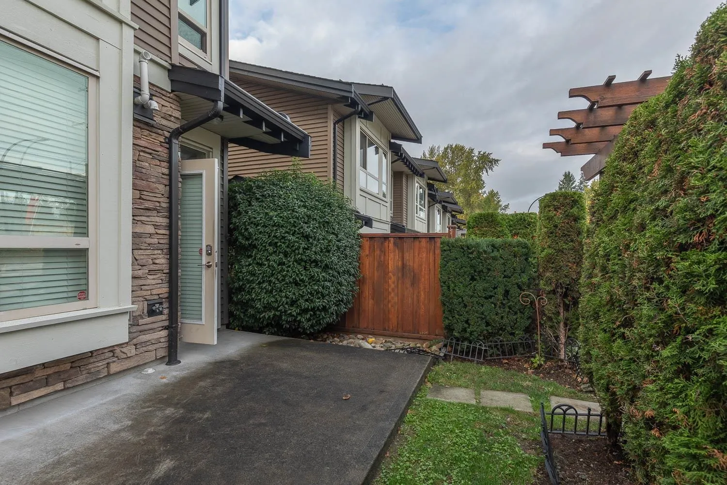 23986 104 Avenue #11