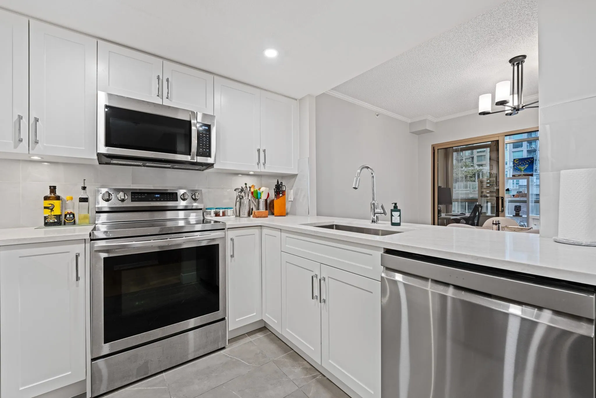 867 Hamilton Street #906