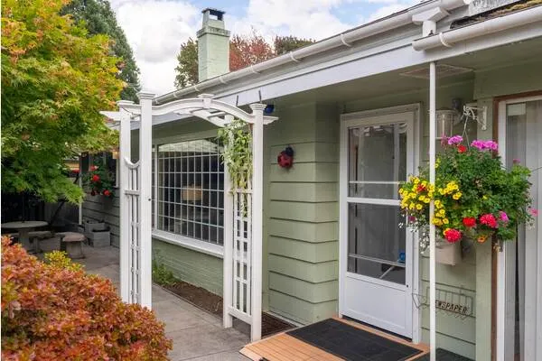 1222 Rosewood Crescent