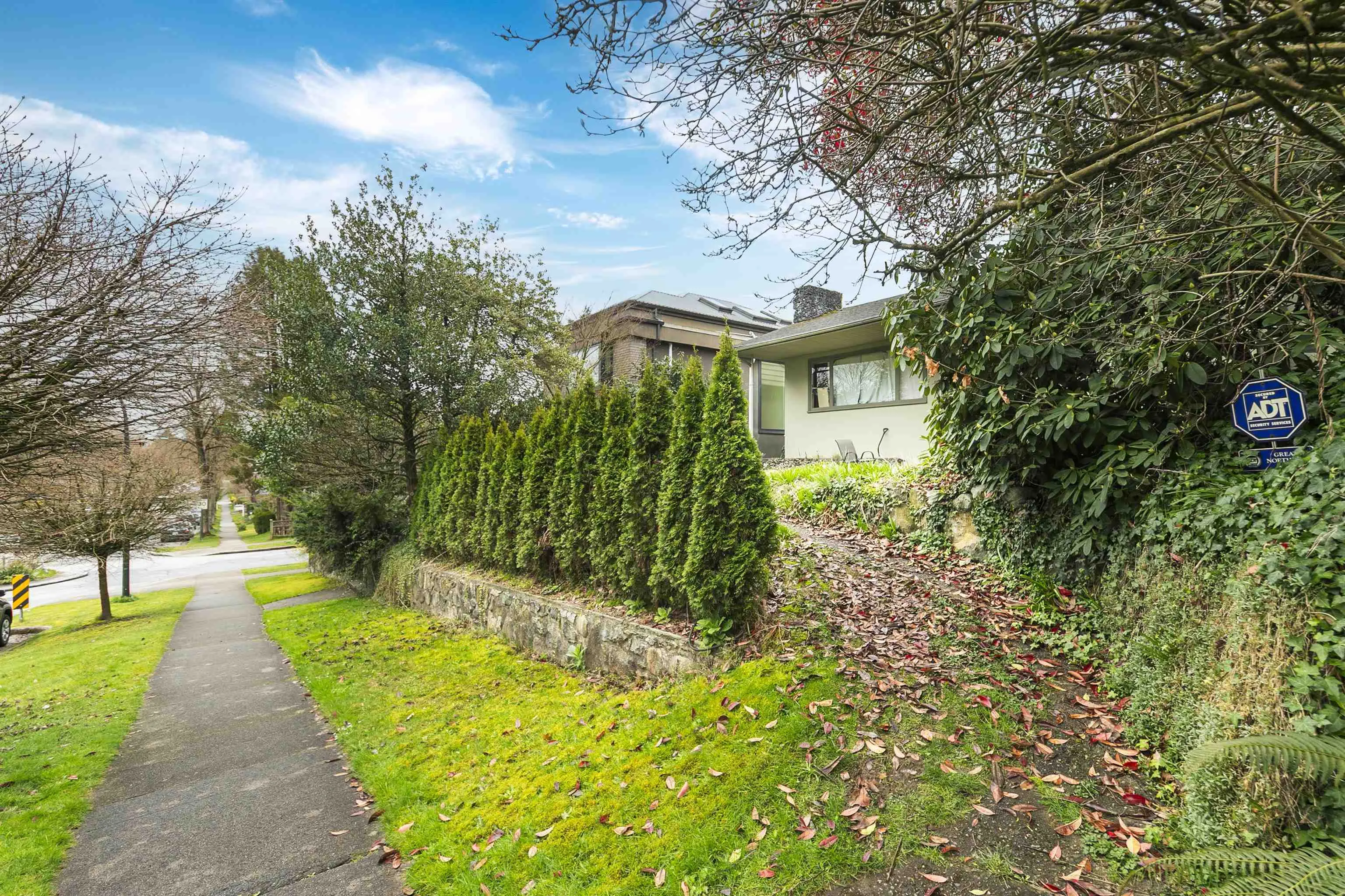 14 W 37th Avenue
