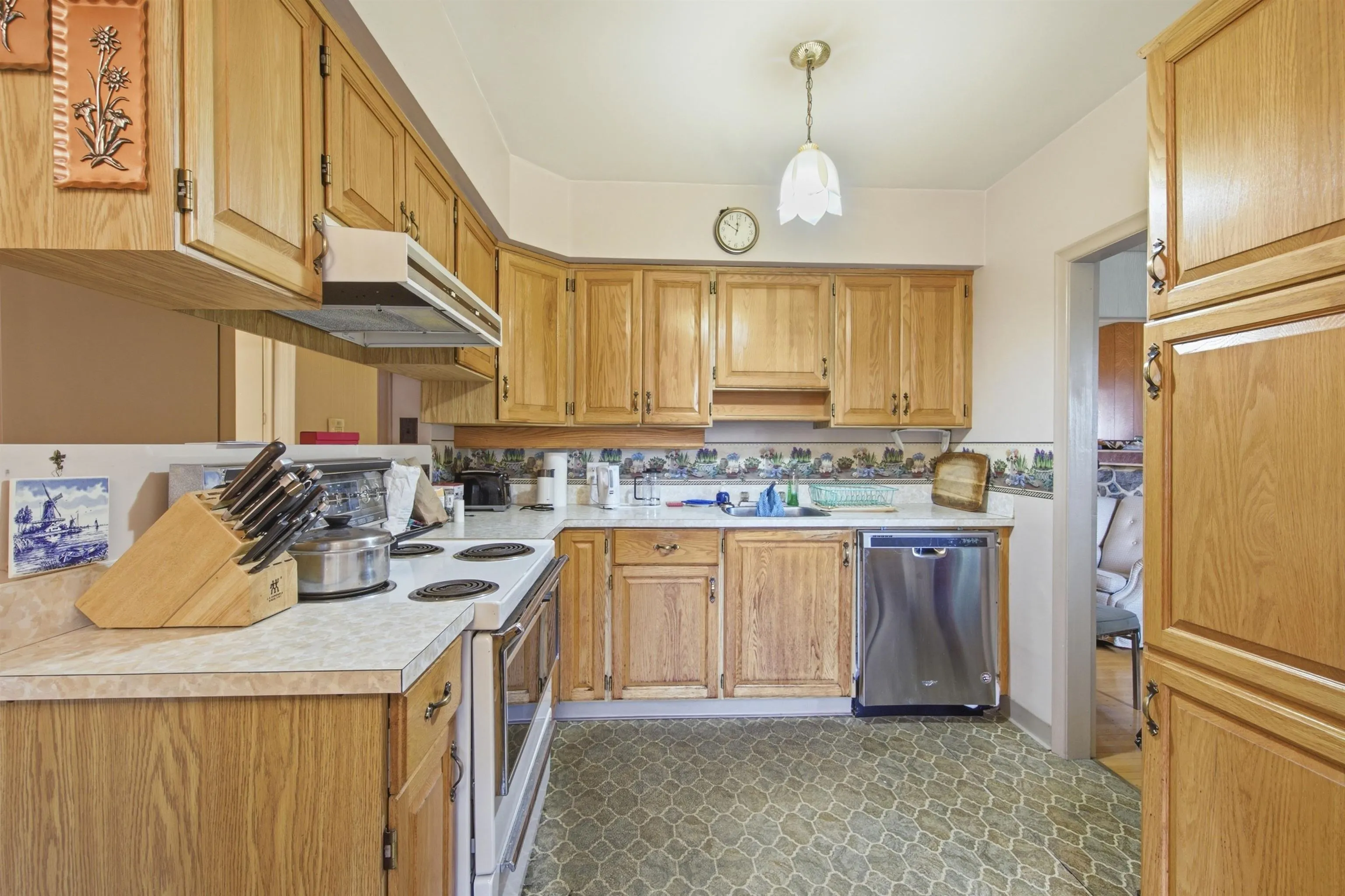 14 W 37th Avenue