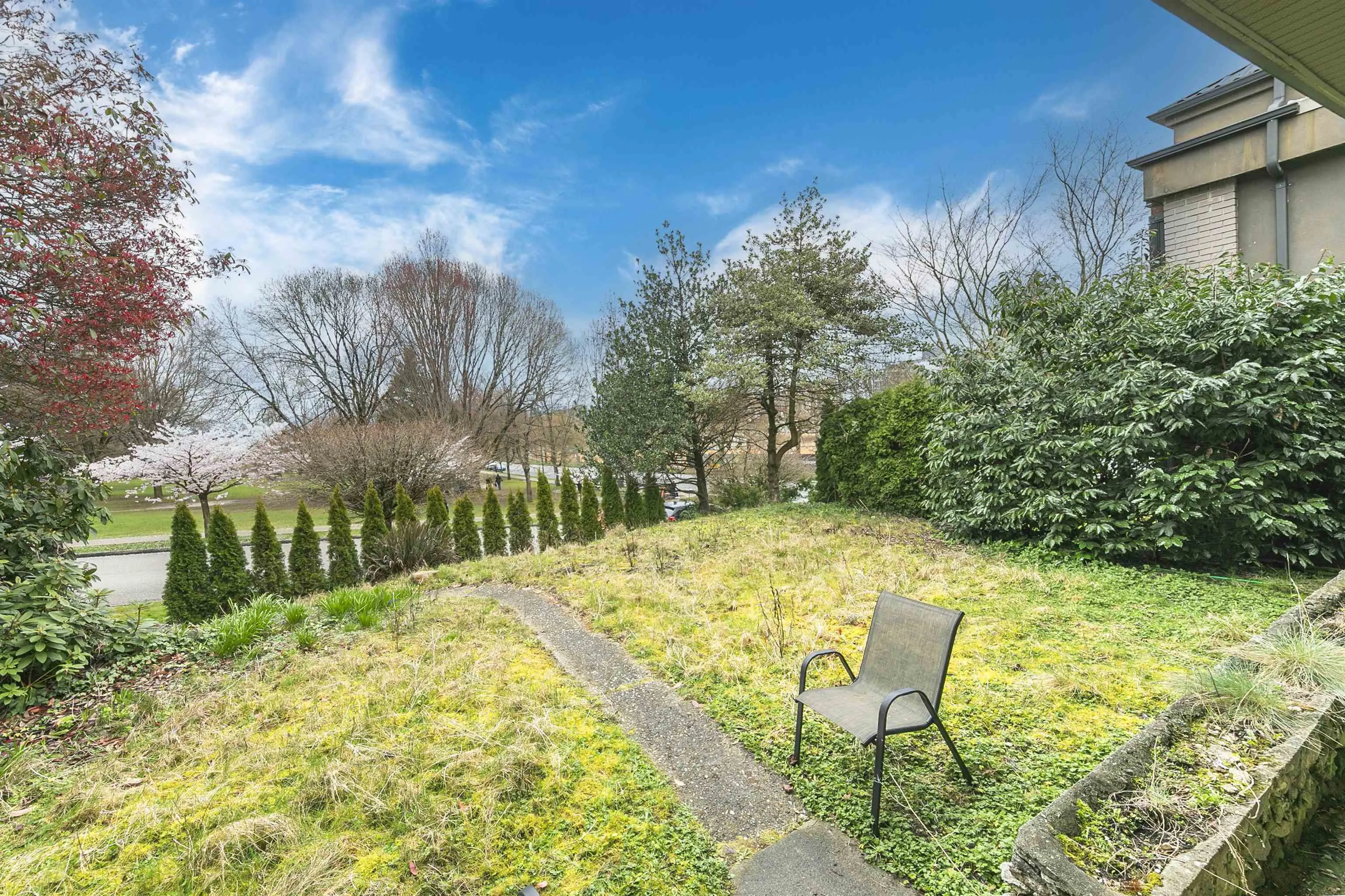 14 W 37th Avenue