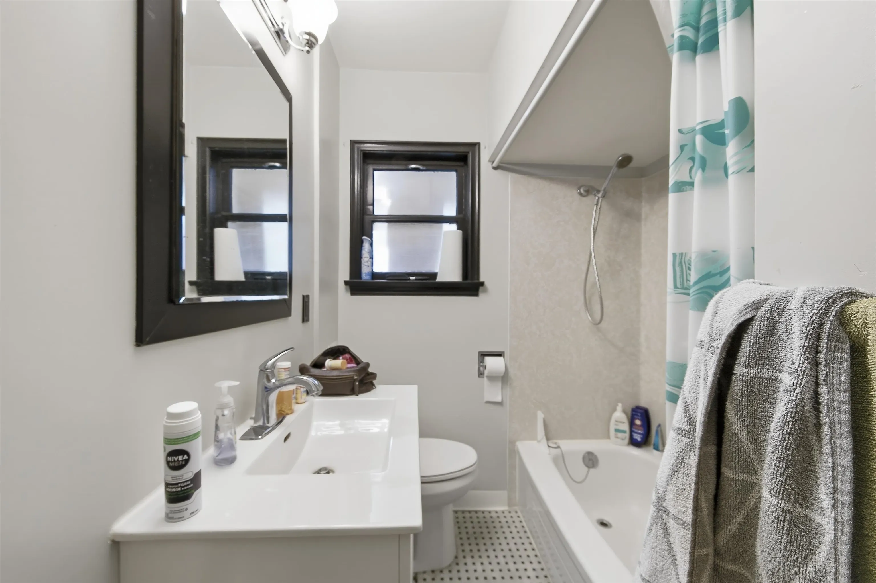 14 W 37th Avenue