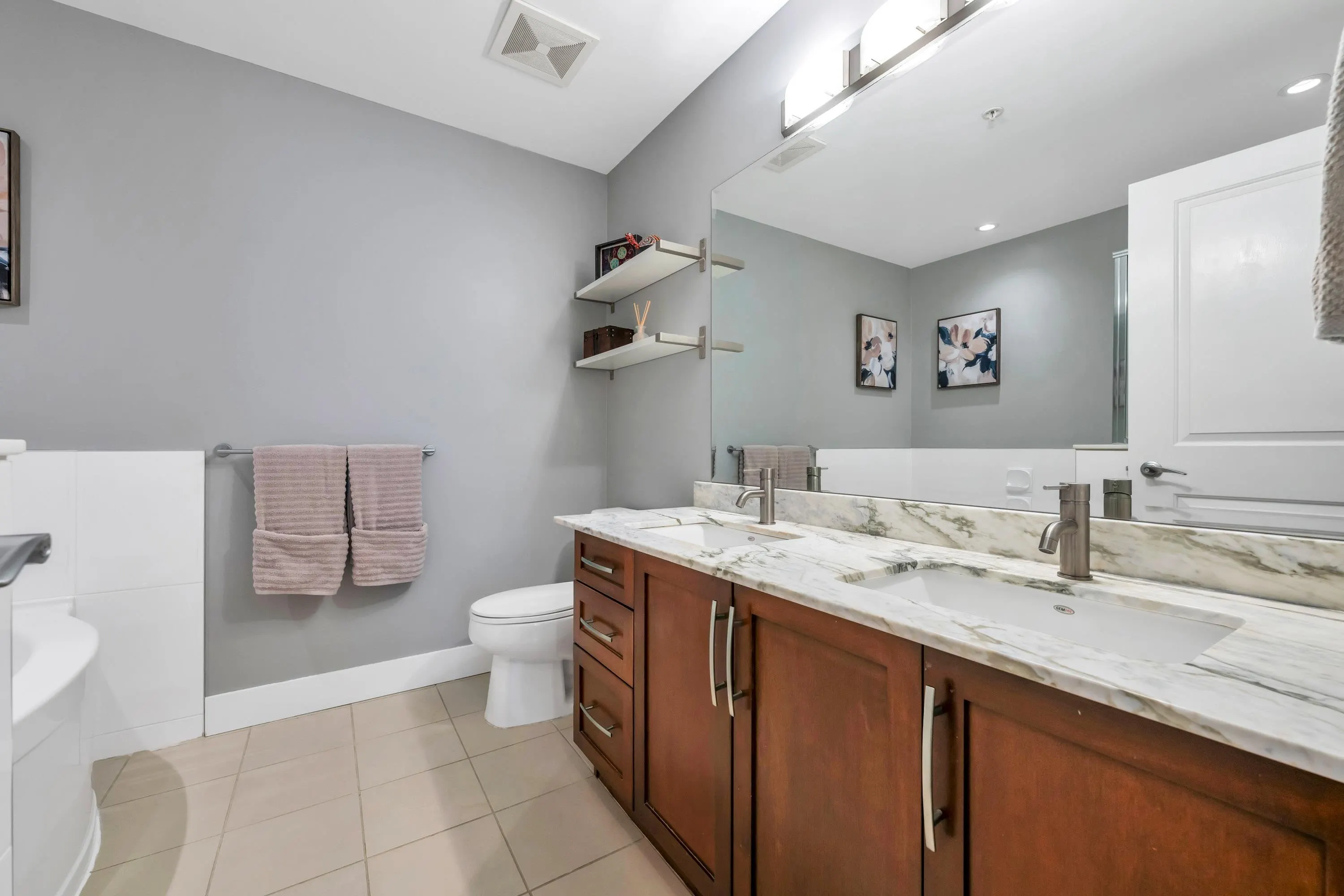5430 201 Street #202