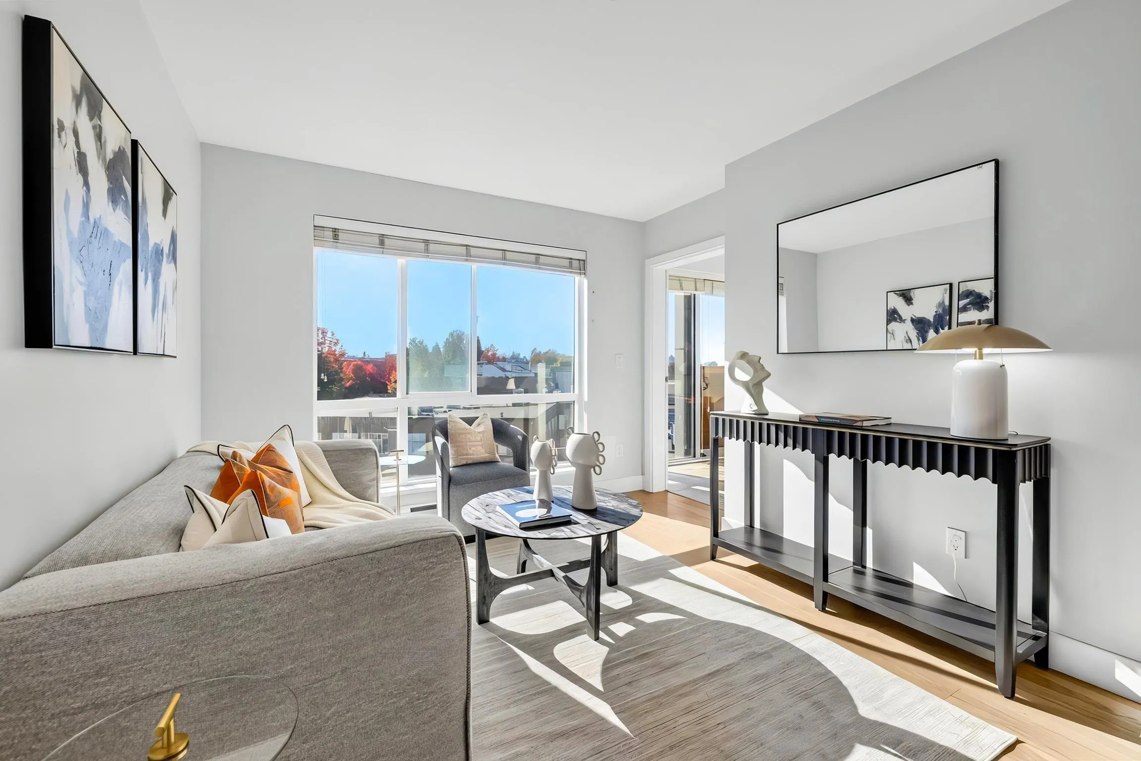 233 Kingsway #403