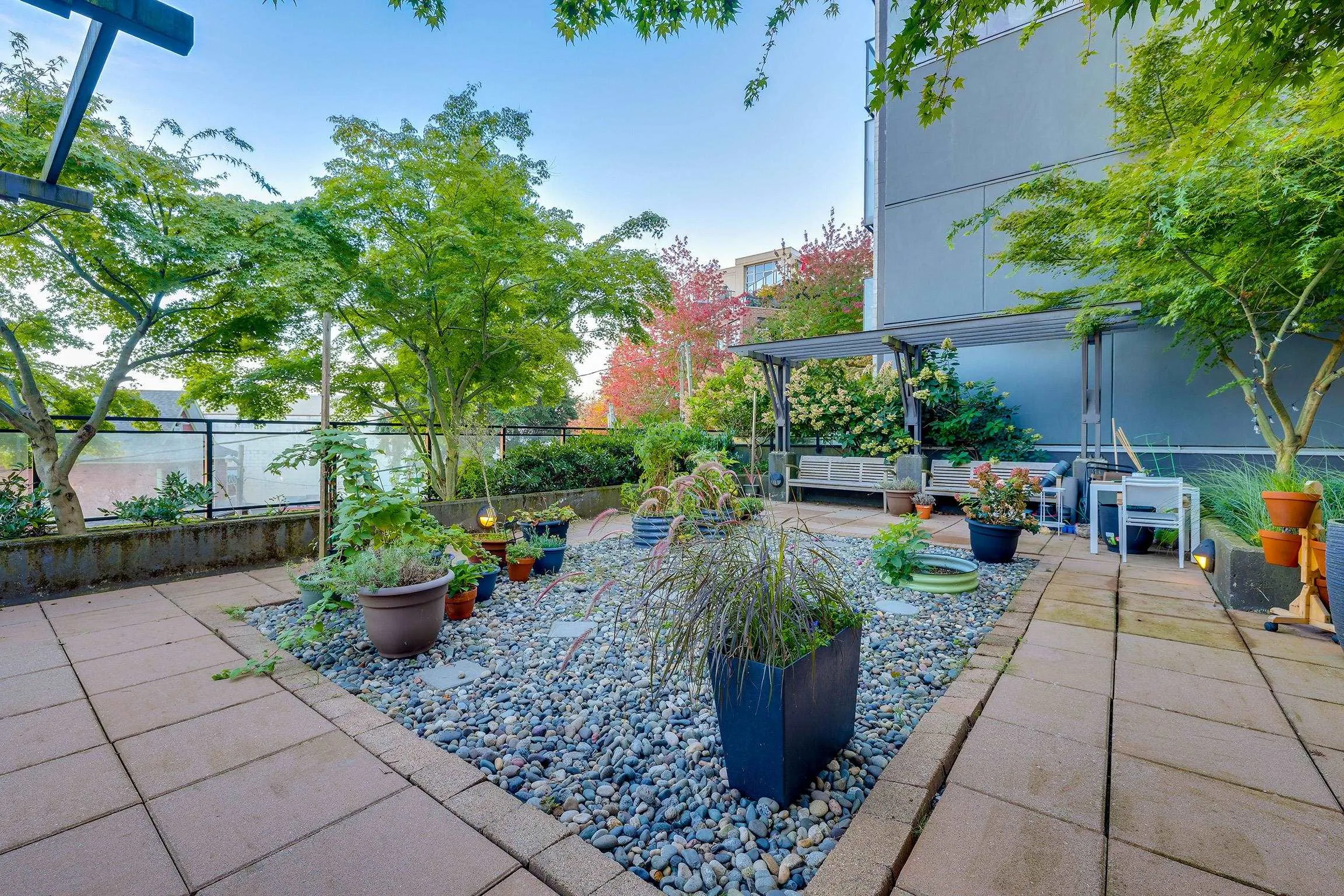 233 Kingsway #403