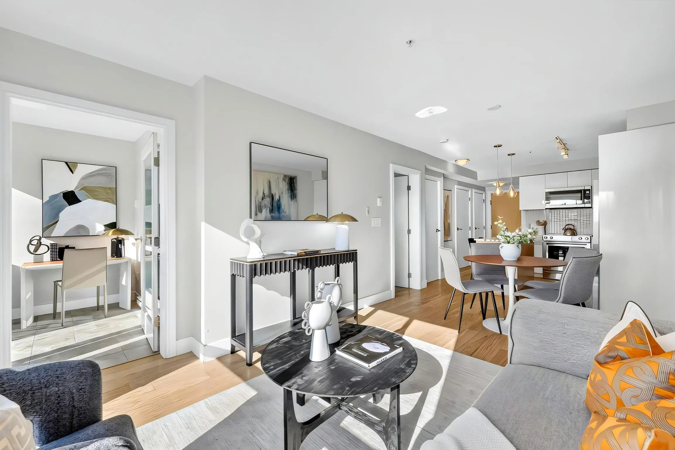 233 Kingsway #403