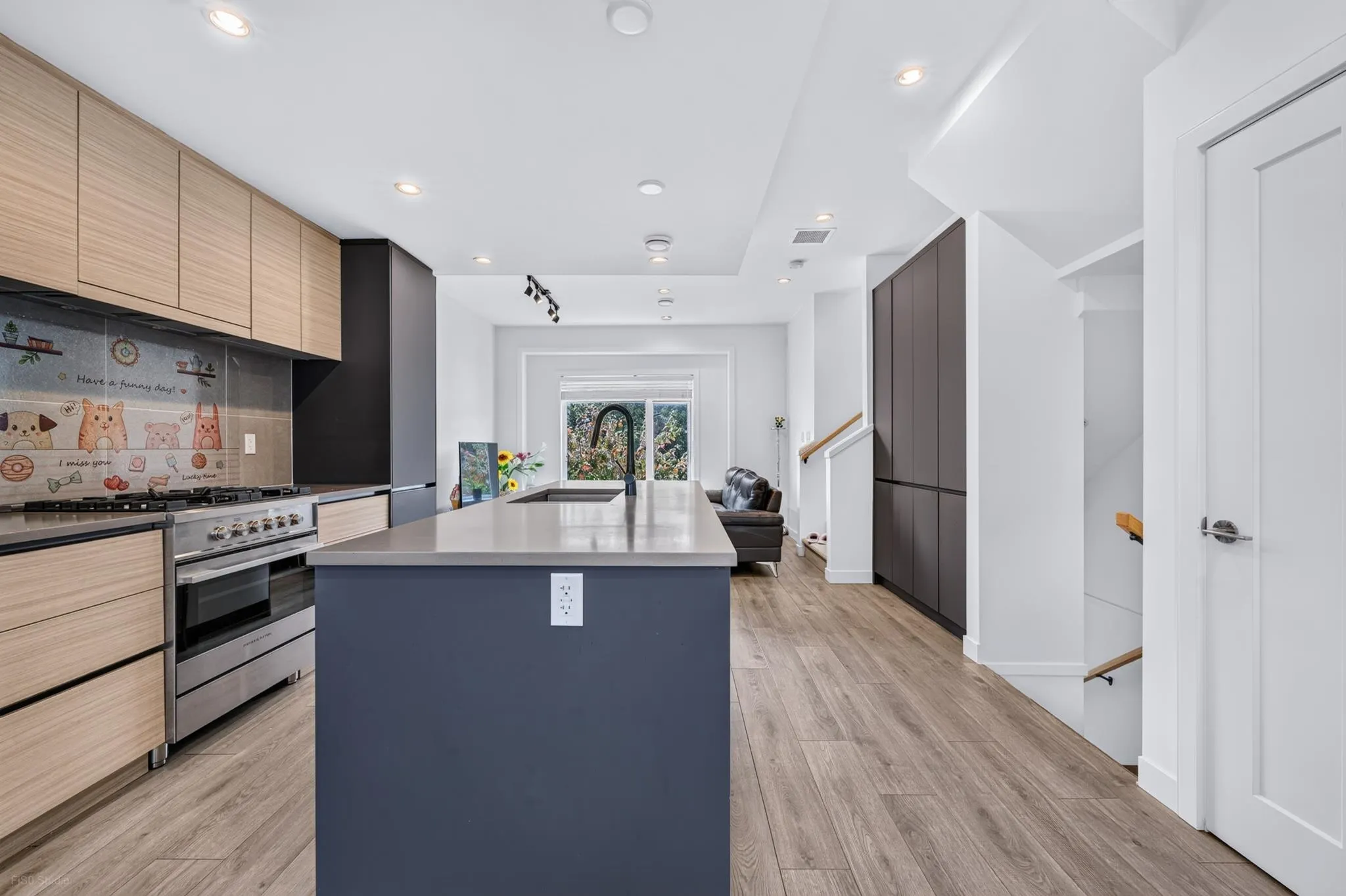 5651 Steveston Highway #6