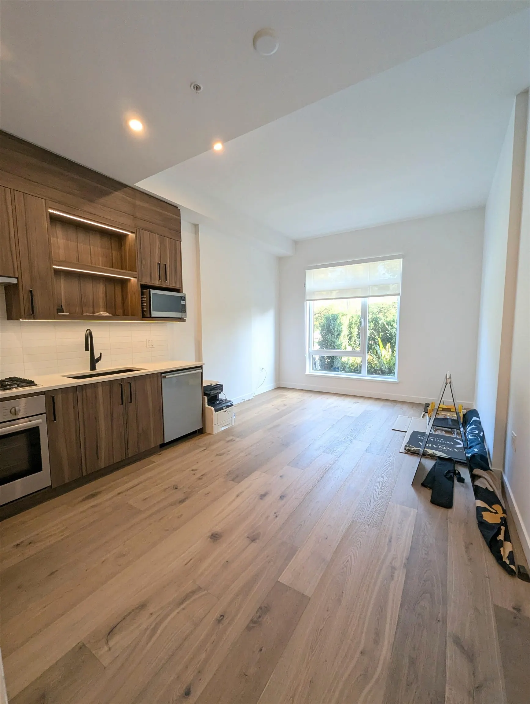 6859 Cambie Street #101