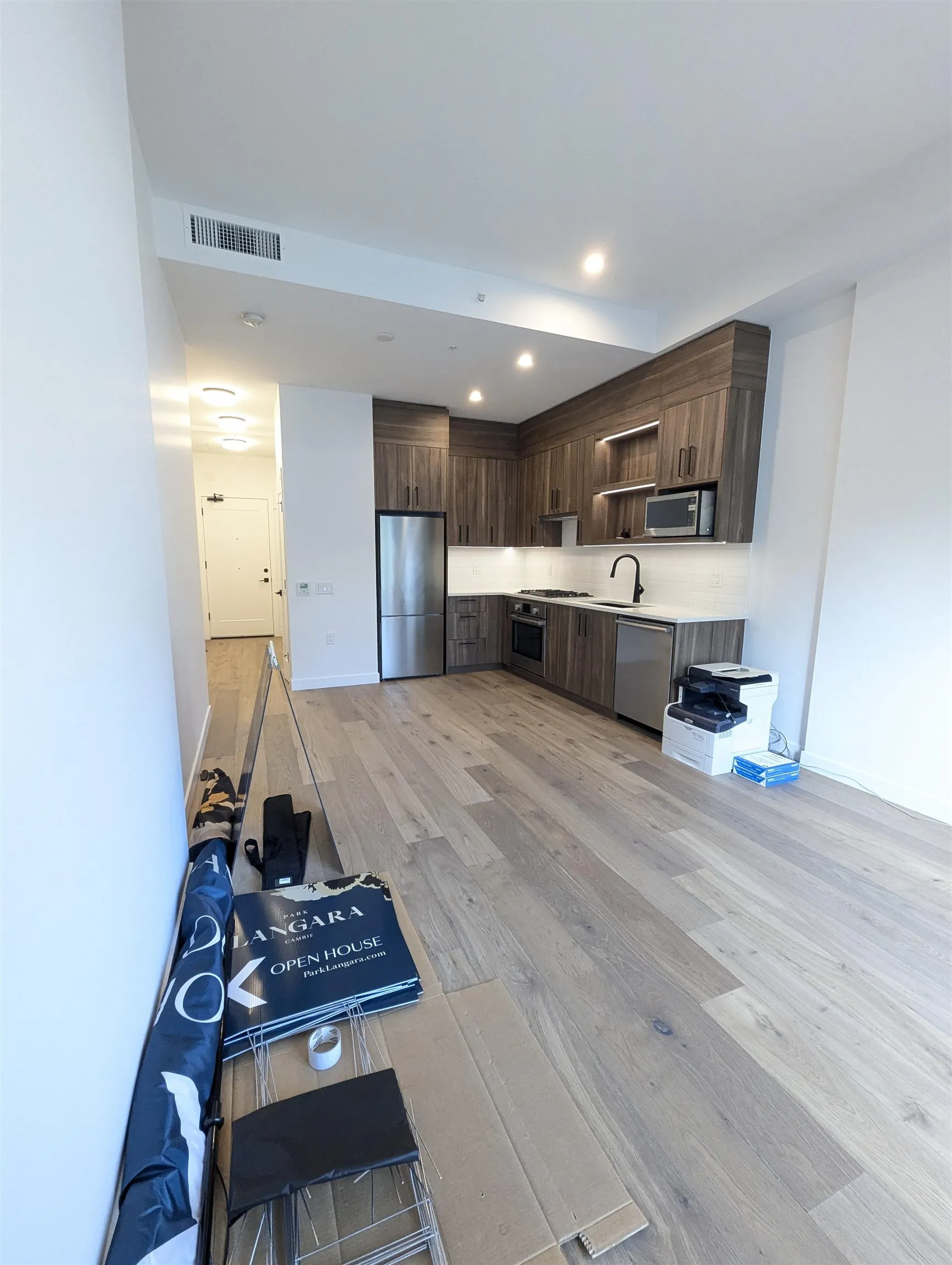 6859 Cambie Street #101