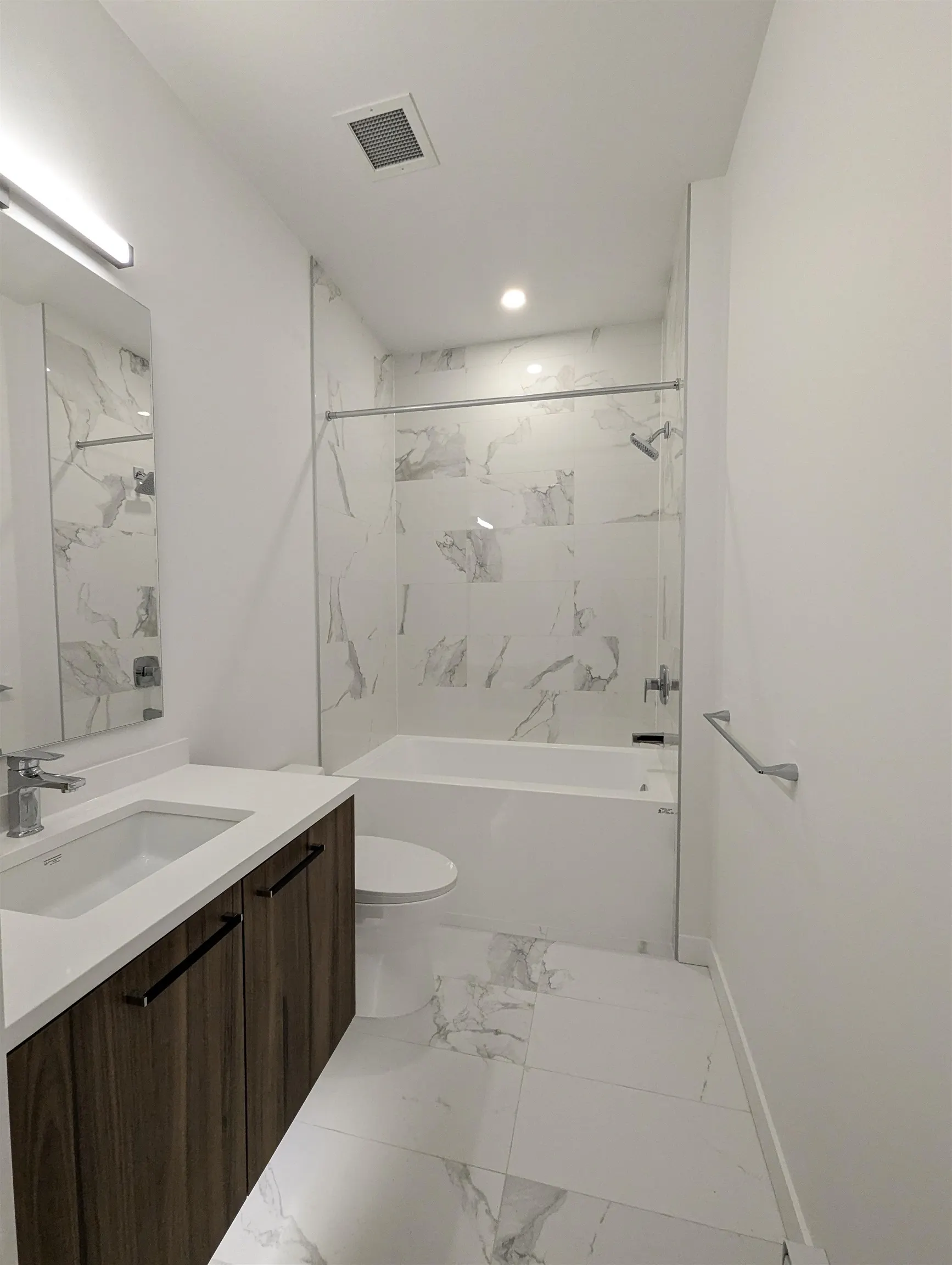 6859 Cambie Street #101