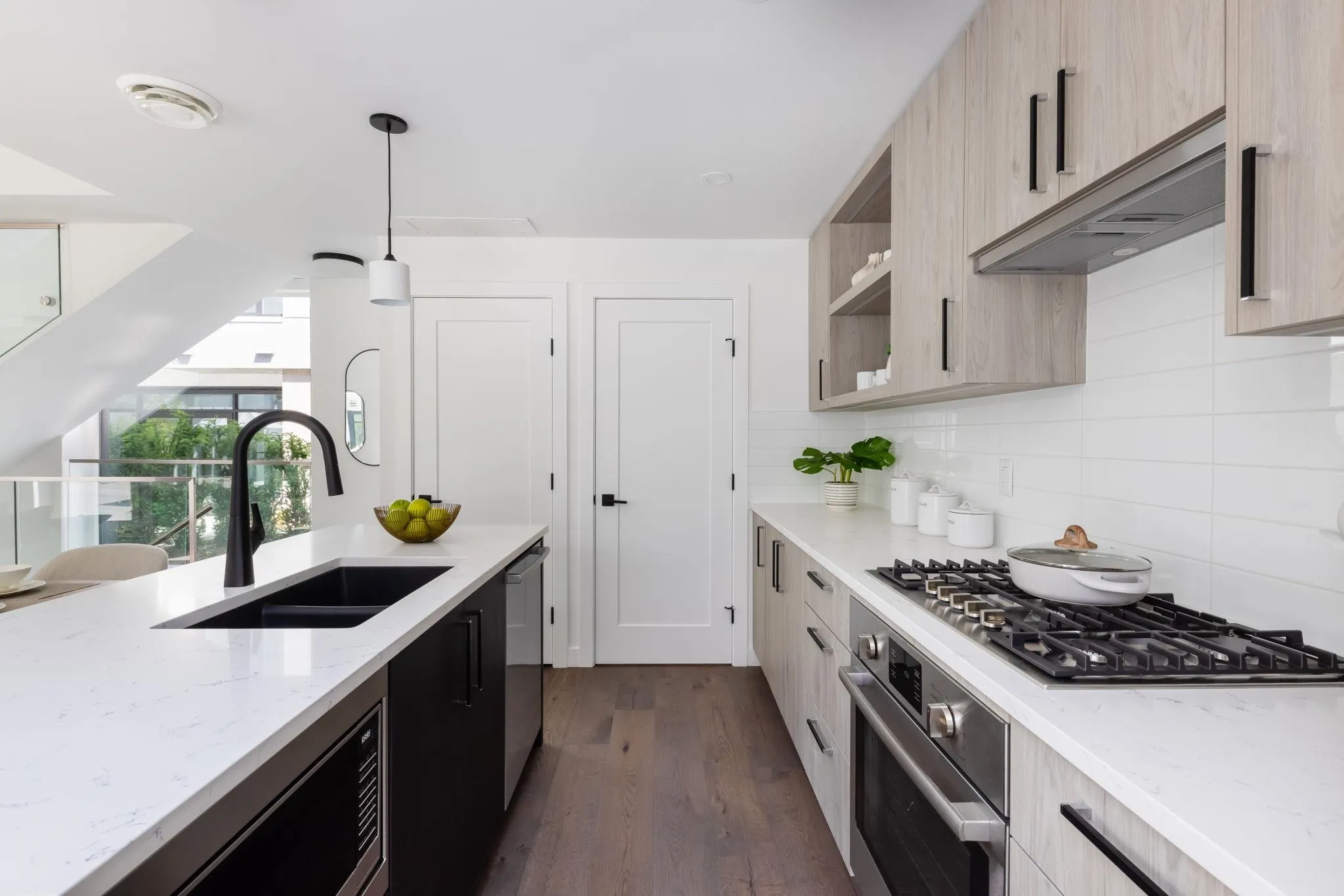 6829 Cambie Street