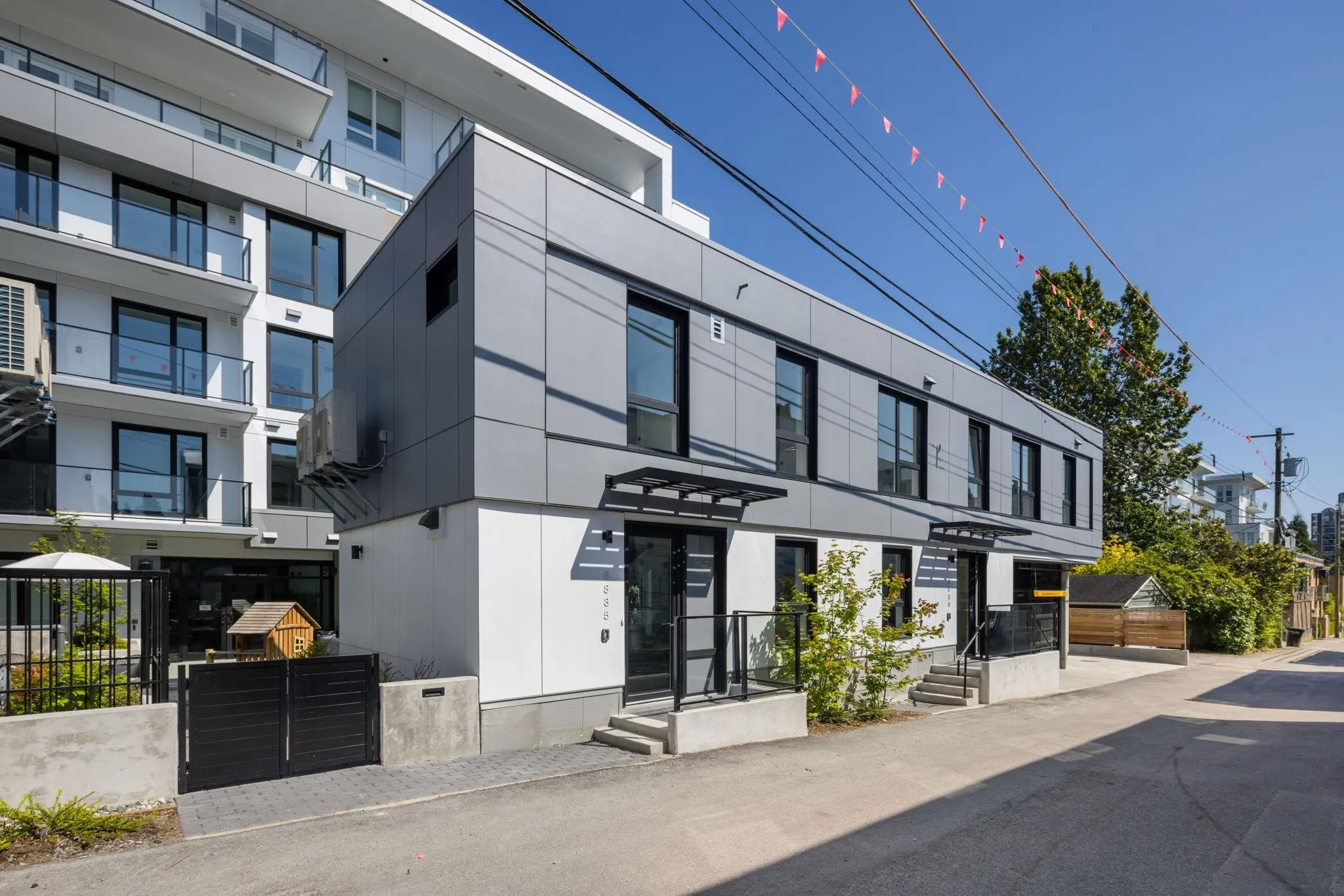 6829 Cambie Street