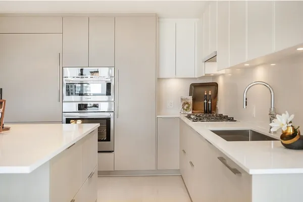 128 W 15th Street #402