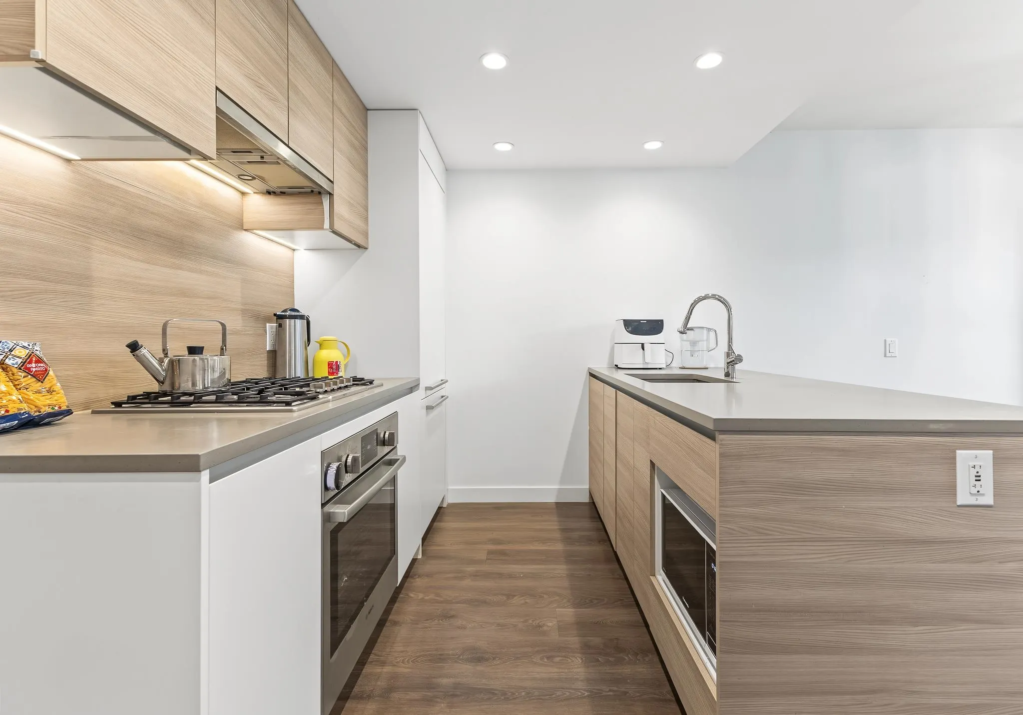 652 Whiting Way #101
