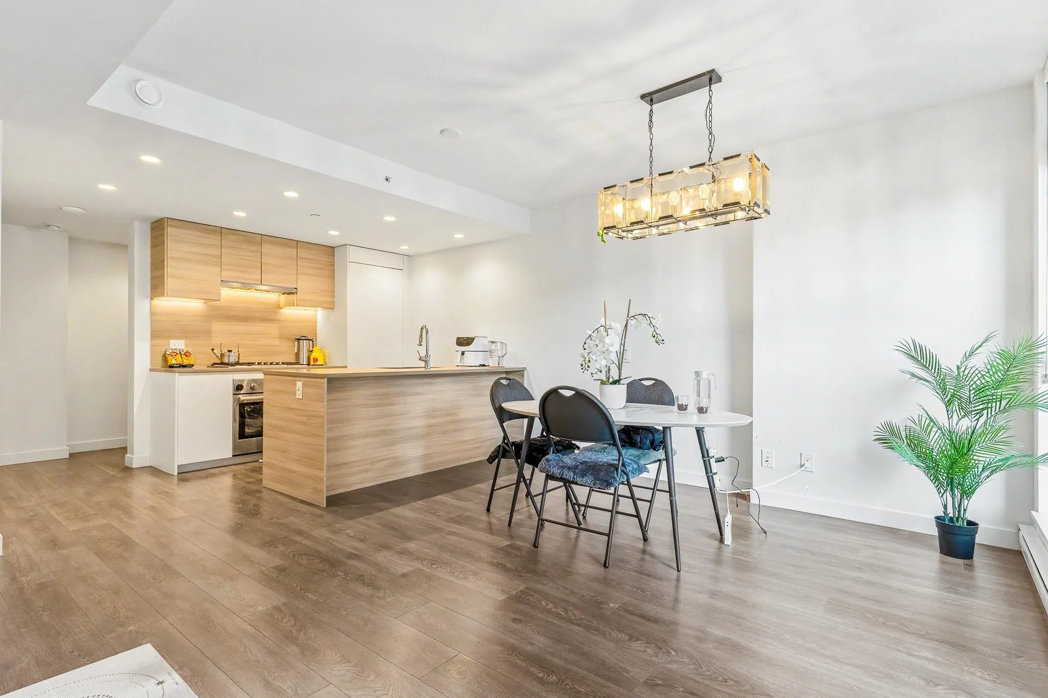 652 Whiting Way #101