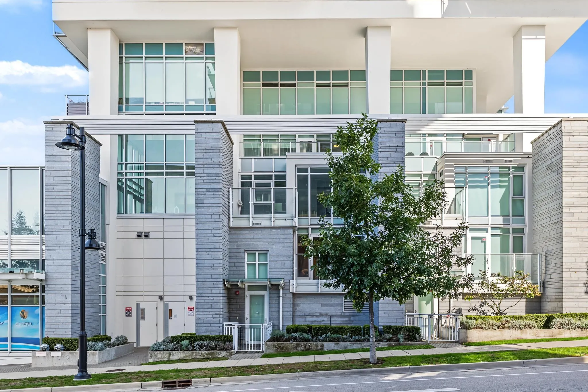 652 Whiting Way #101