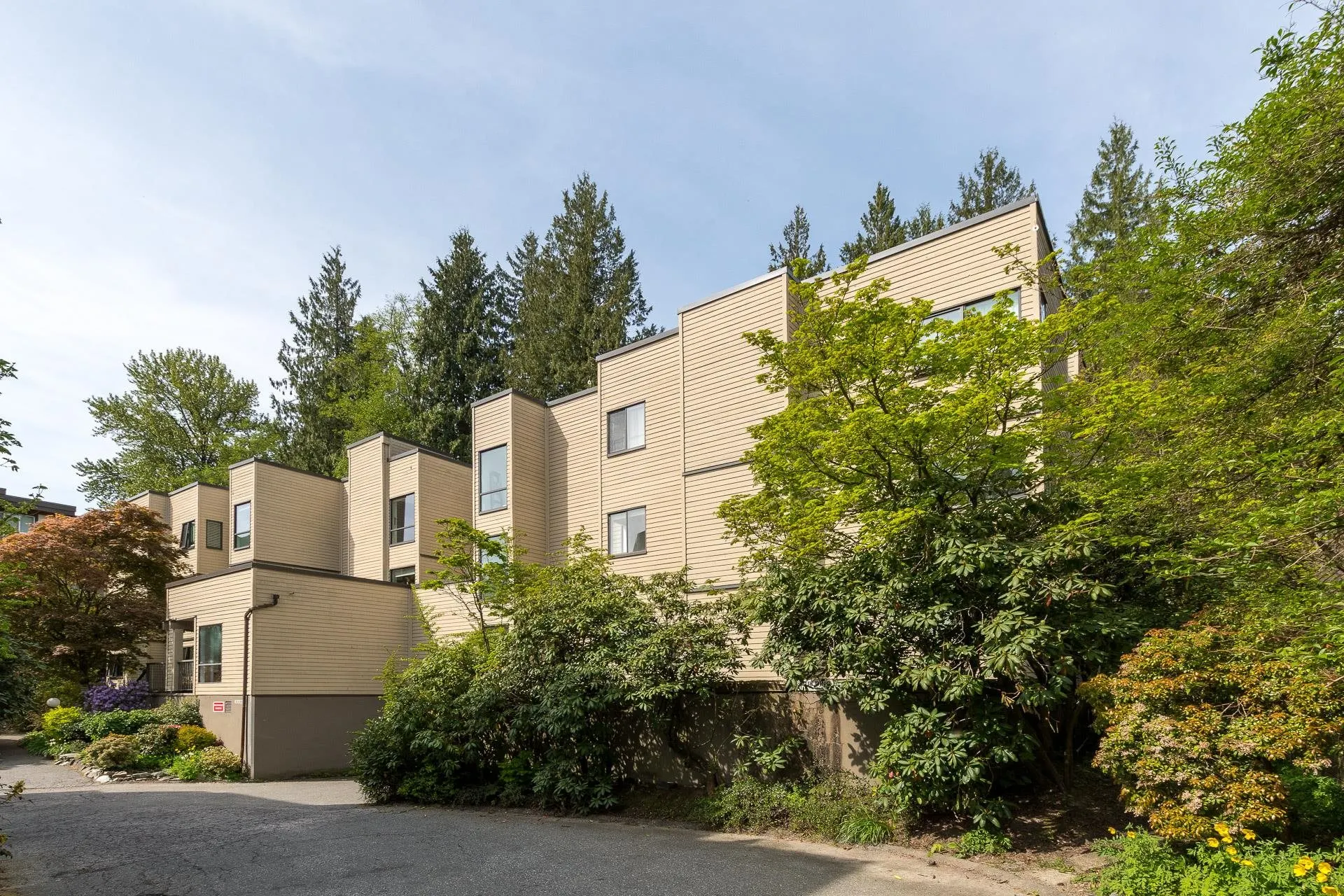 3275 Mountain Highway #212