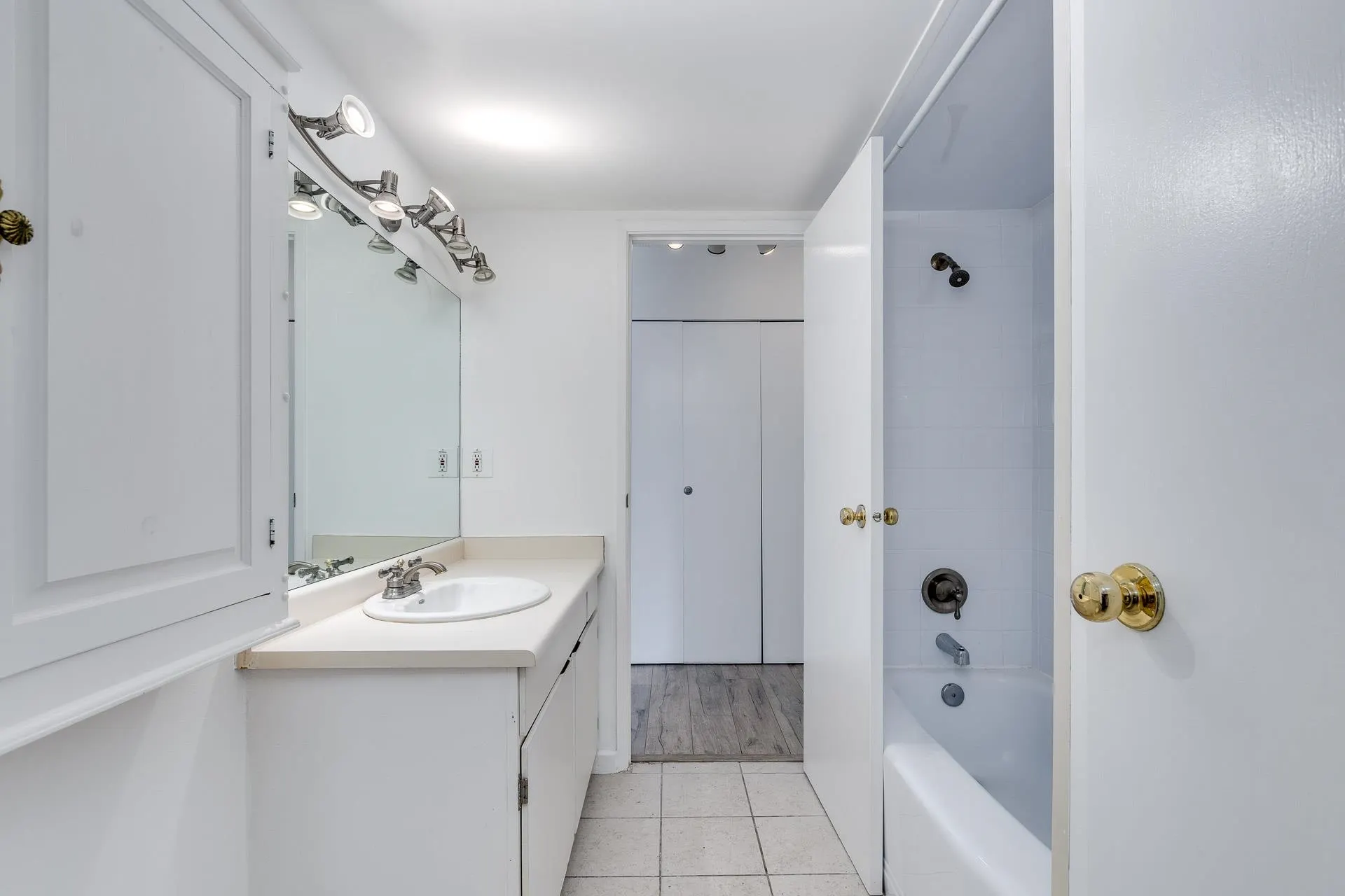 3275 Mountain Highway #212