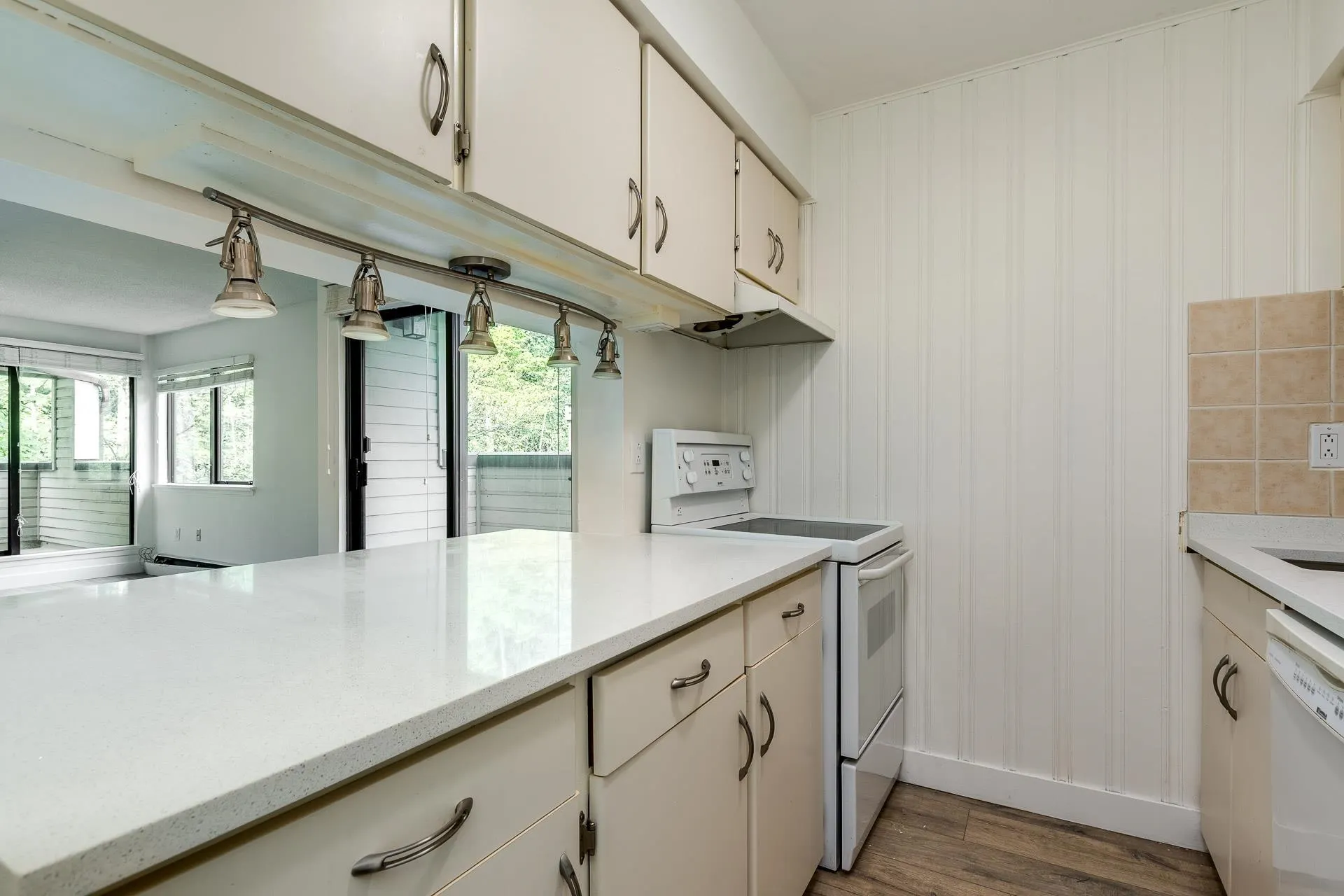 3275 Mountain Highway #212