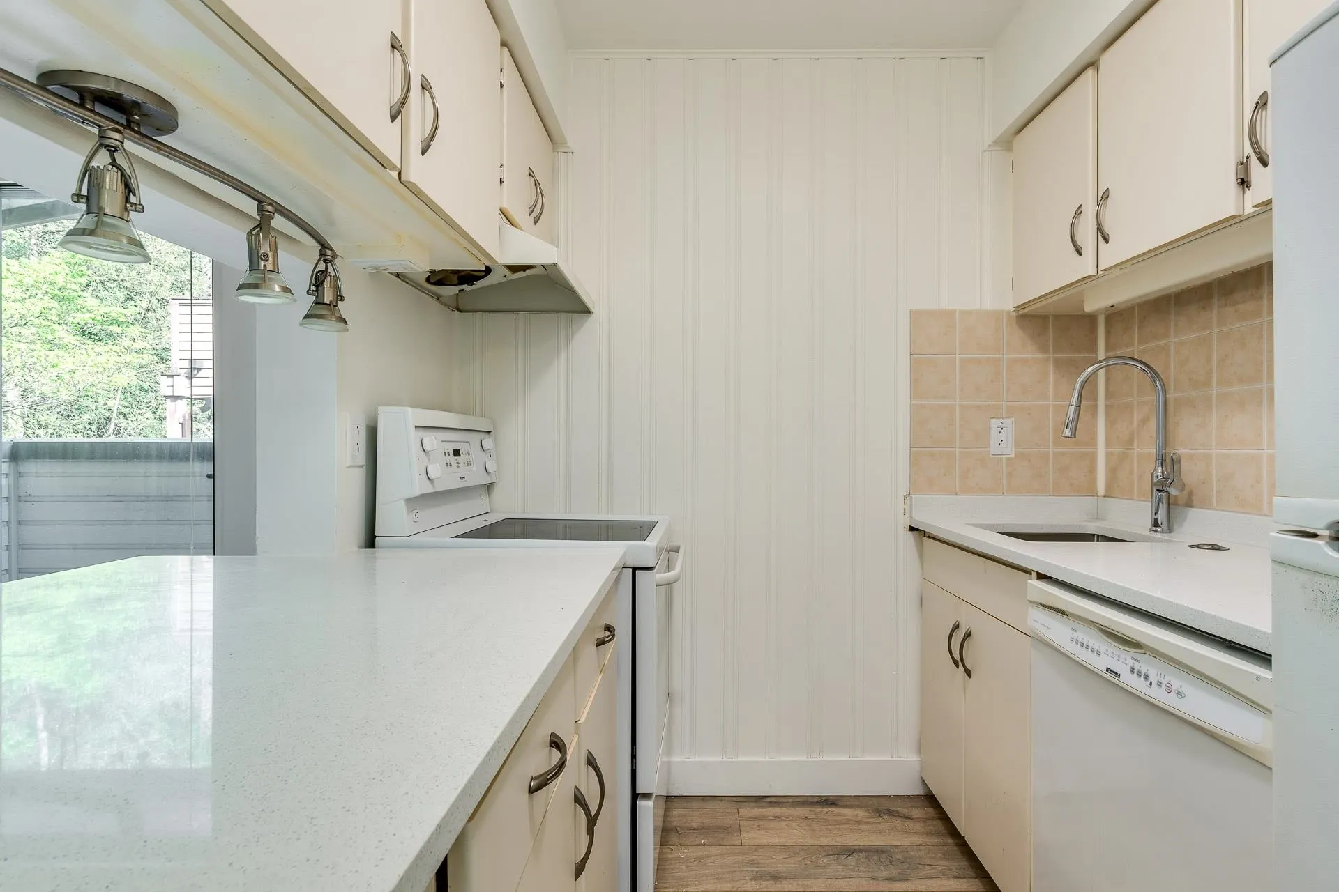 3275 Mountain Highway #212