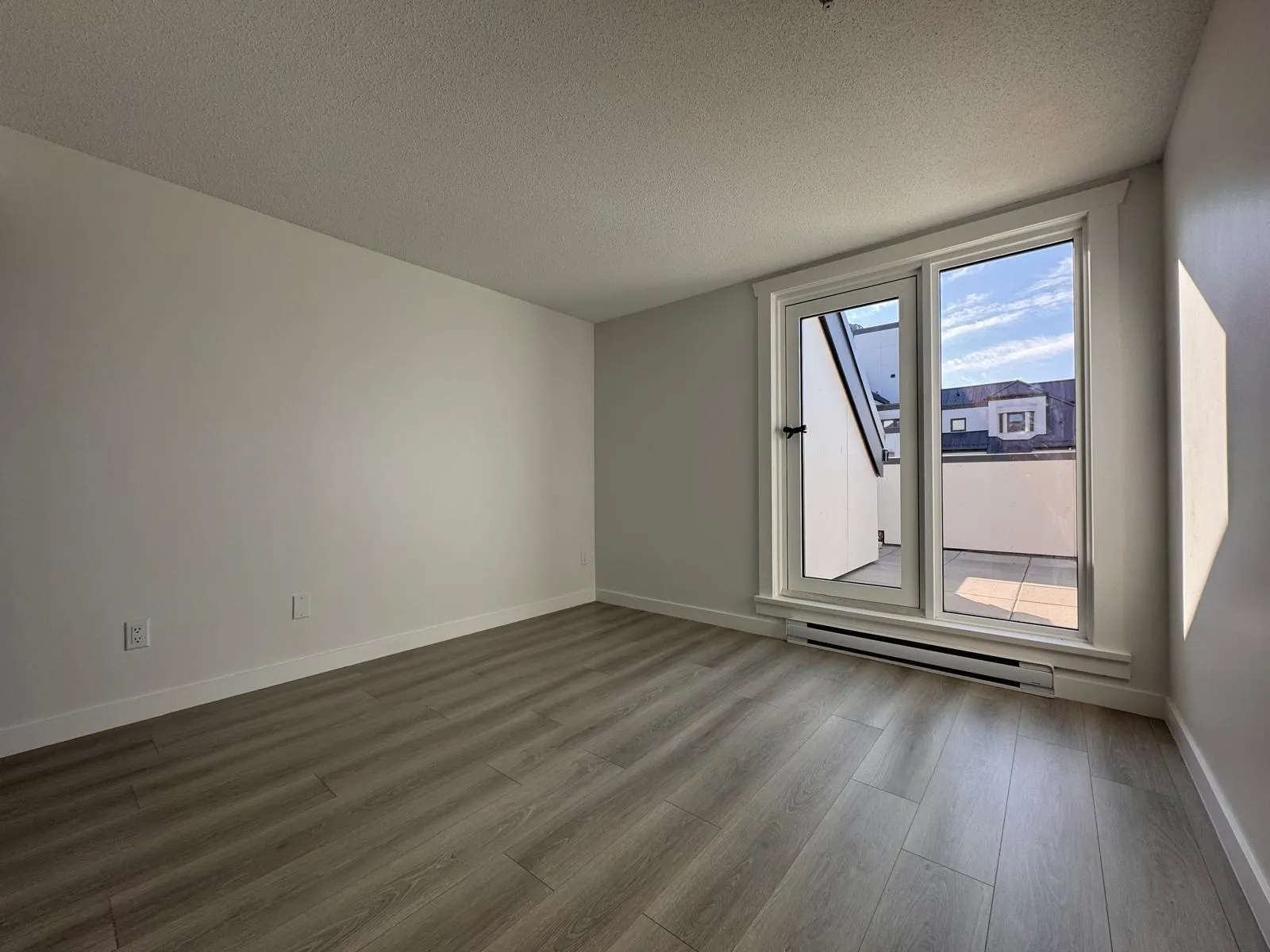 2528 E Broadway #800