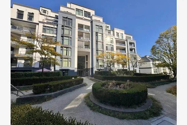 2528 E Broadway #800