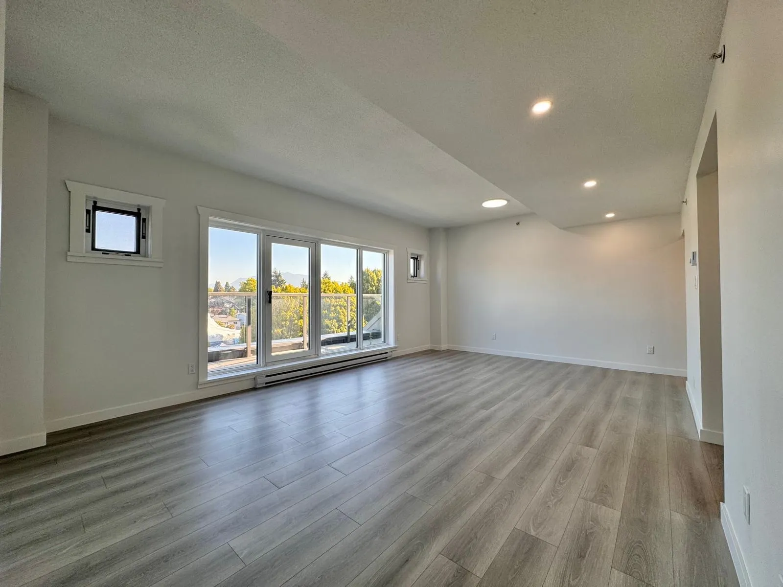 2528 E Broadway #800