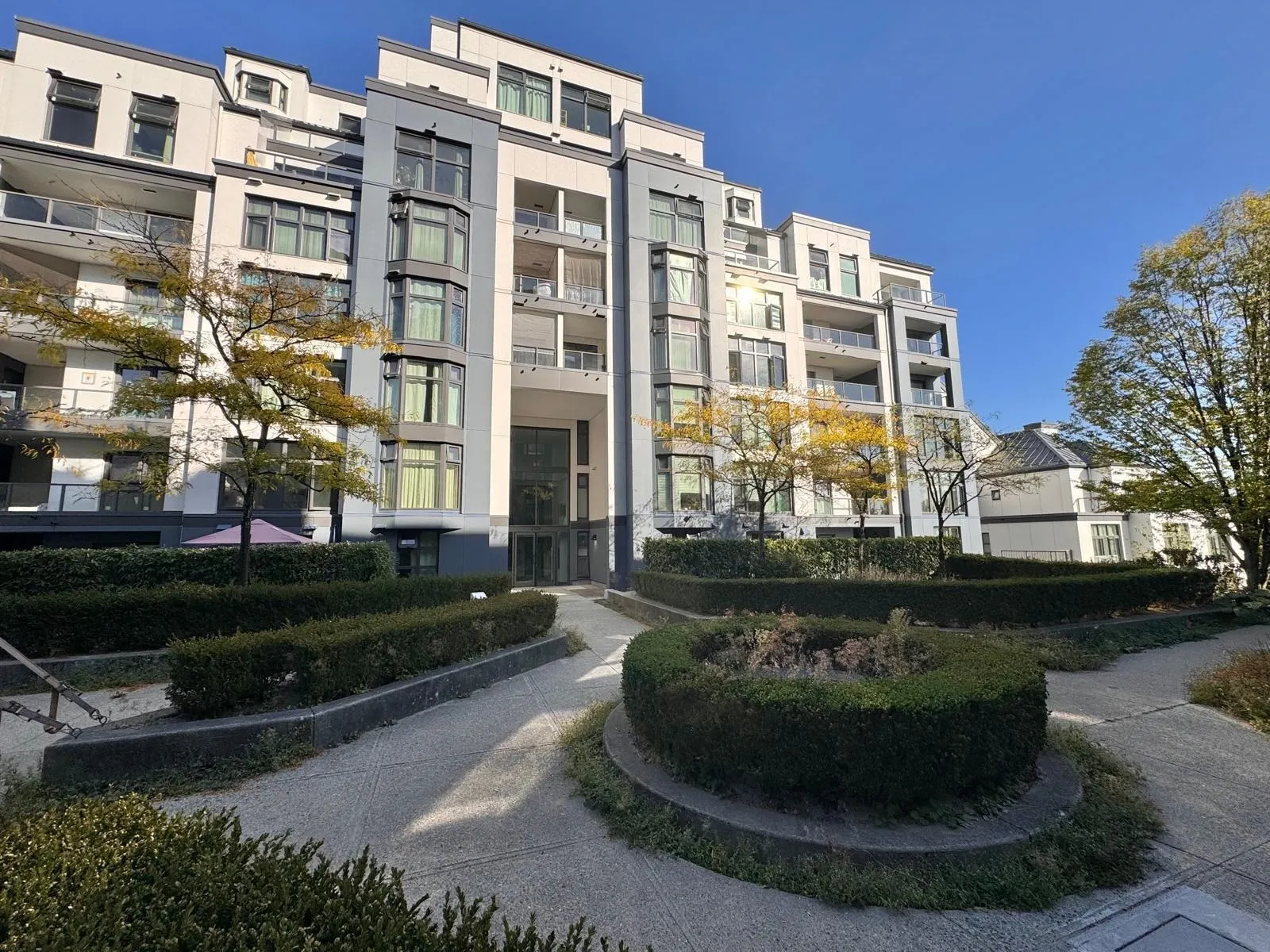 2528 E Broadway #800